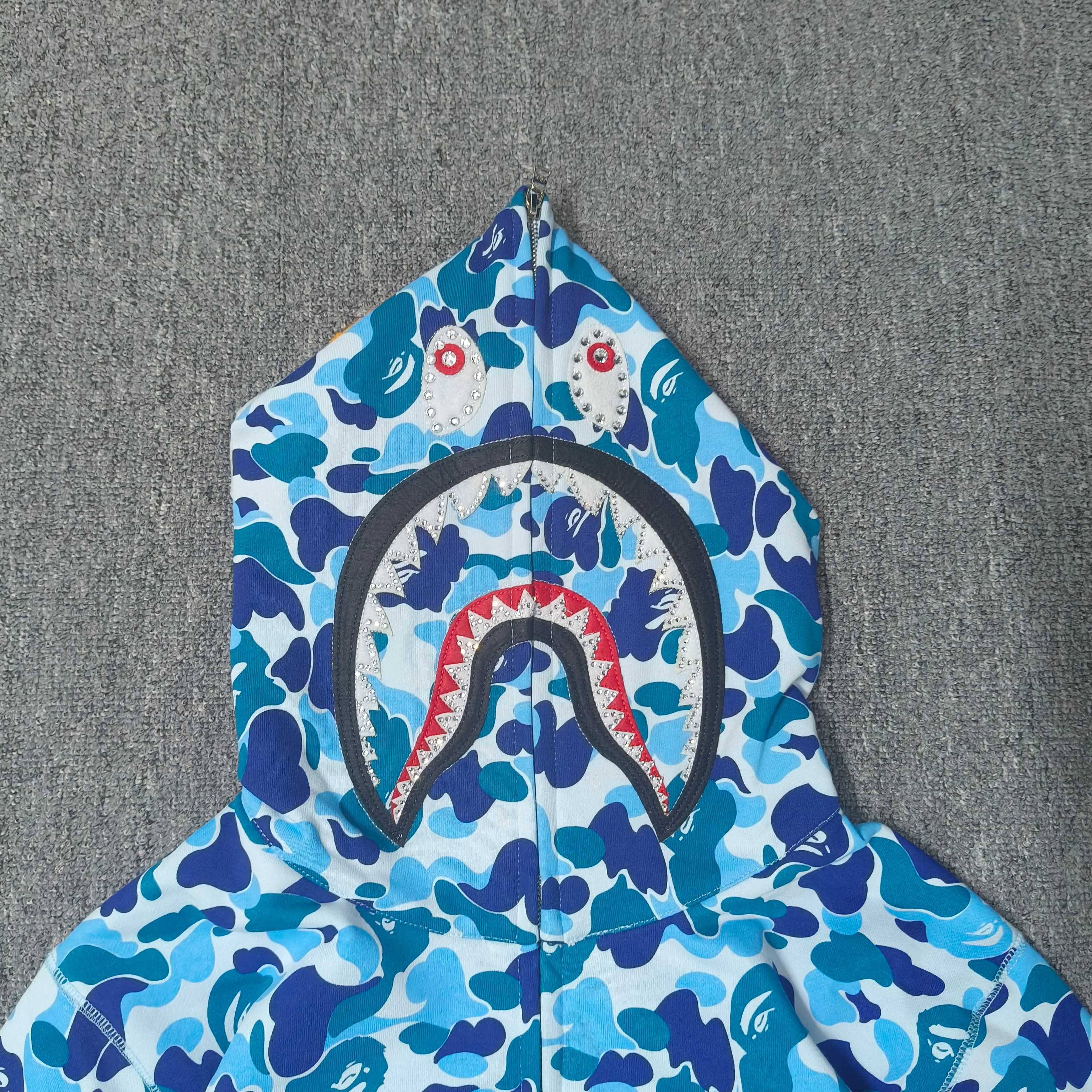 A BATHING APE BAPE  CAMO 水钻 迷彩 鲨鱼猿人拉链外套  男女同款  1M80-215-301