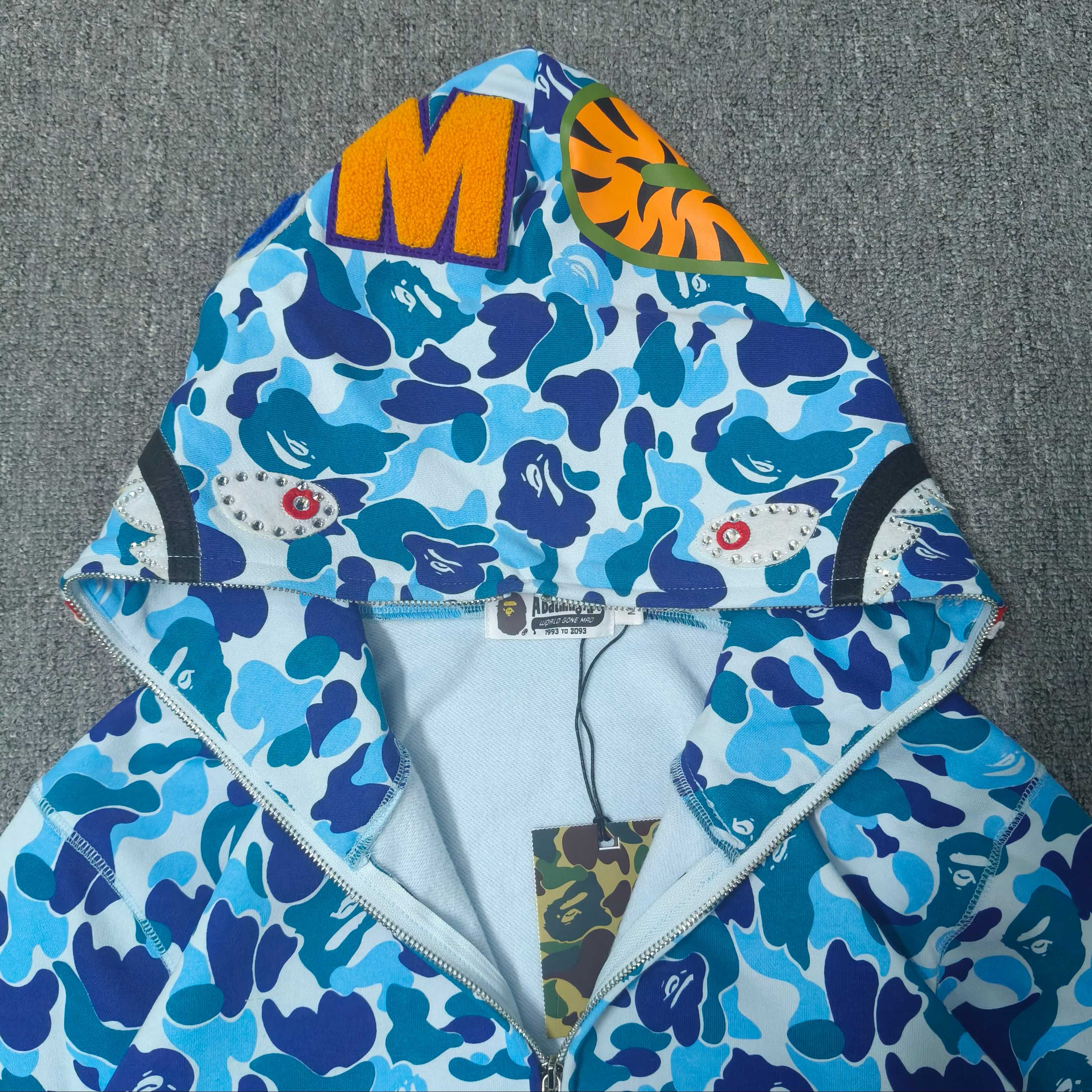 A BATHING APE BAPE  CAMO 水钻 迷彩 鲨鱼猿人拉链外套  男女同款  1M80-215-301