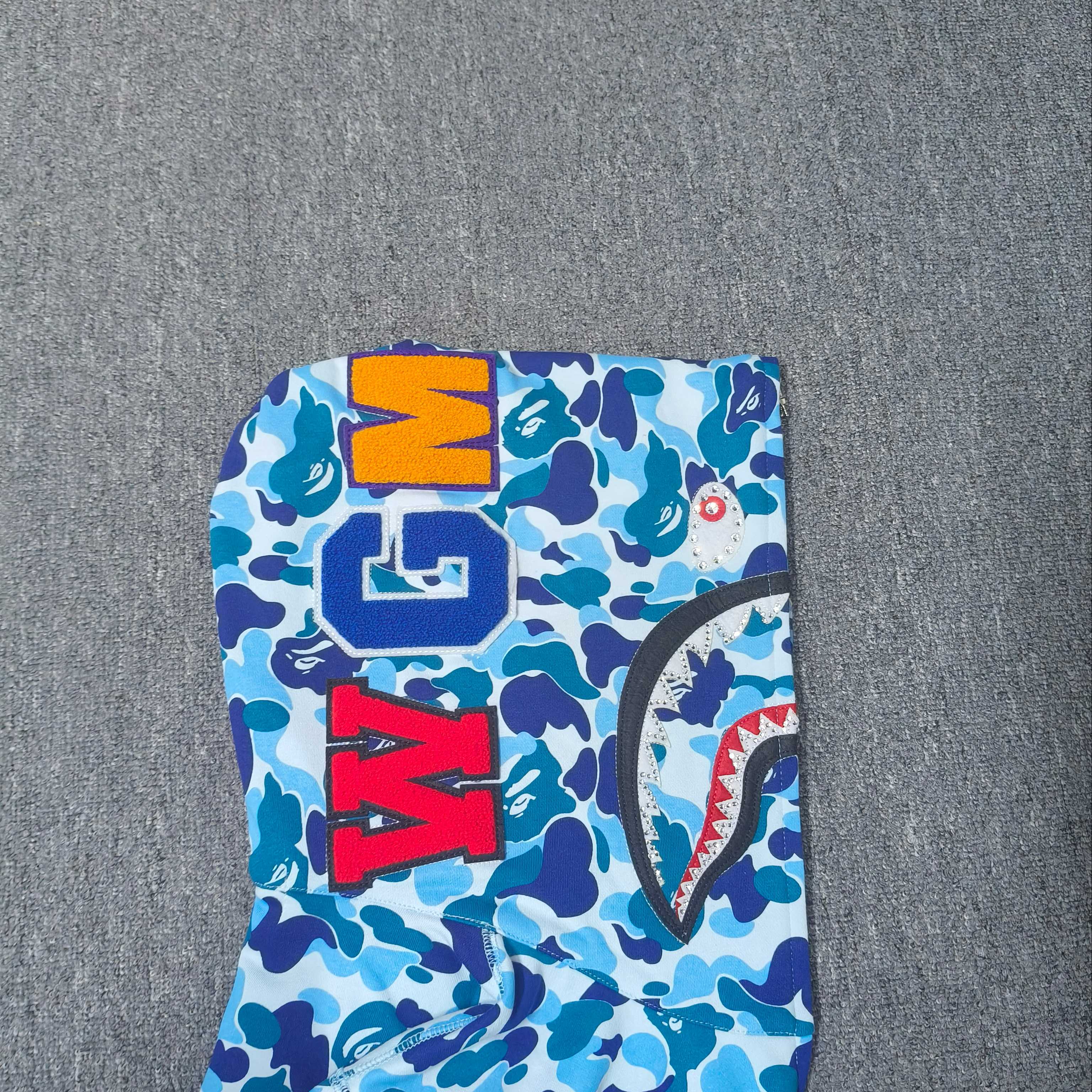 A BATHING APE BAPE  CAMO 水钻 迷彩 鲨鱼猿人拉链外套  男女同款  1M80-215-301