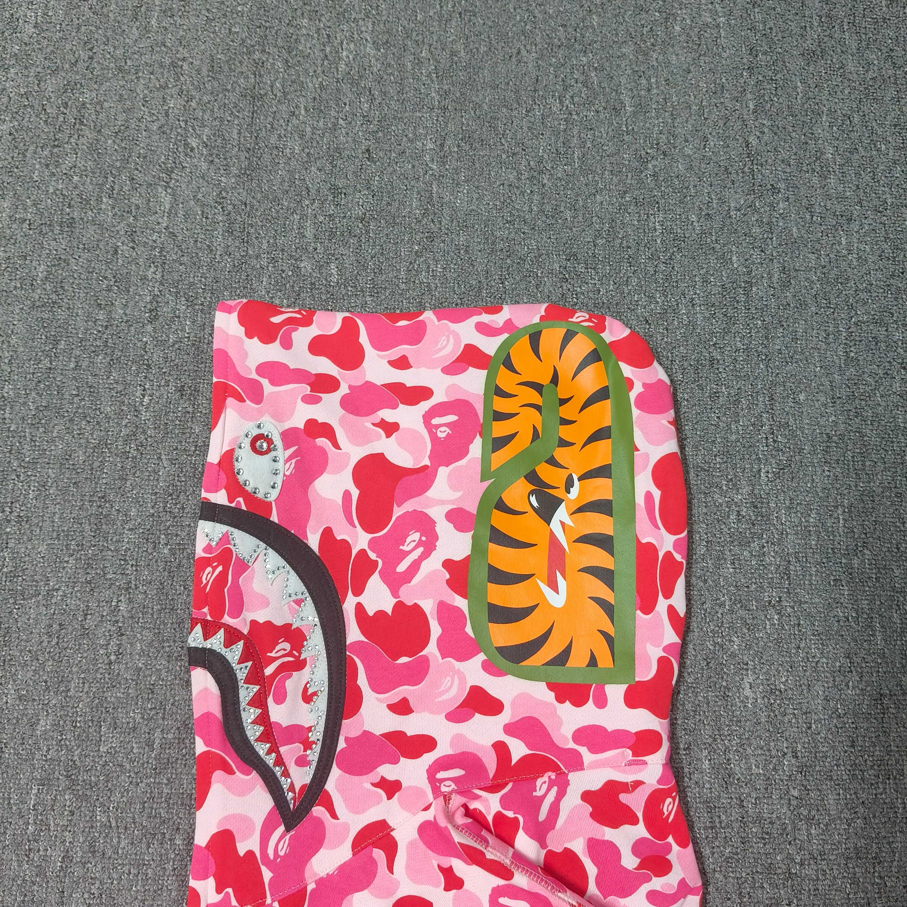 A BATHING APE BAPE  CAMO 水钻 迷彩 鲨鱼猿人拉链外套  男女同款  1M80-215-301