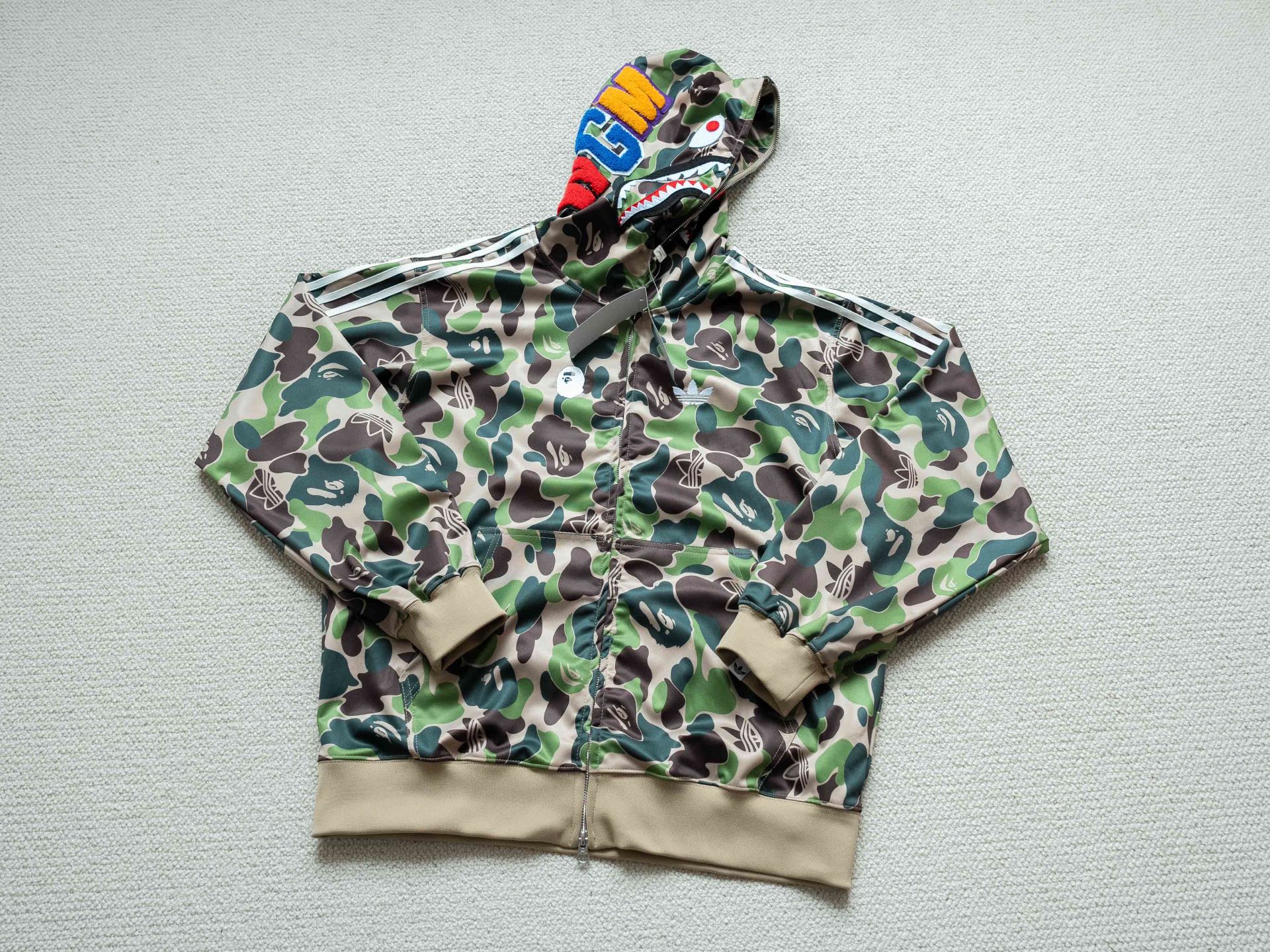   adidas originals x BAPE 联名款 SHARK TRACK HOODIE JACKET 条纹 迷彩绿 KF4916