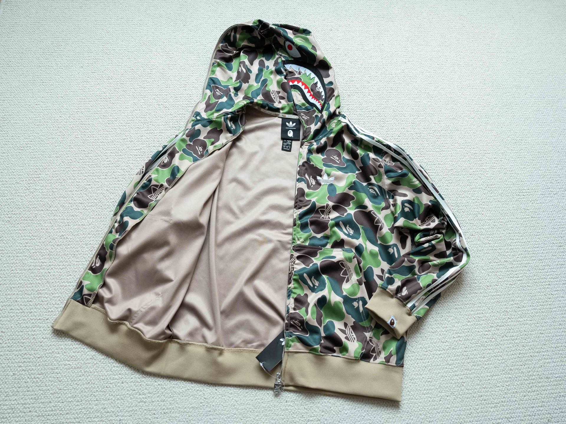   adidas originals x BAPE 联名款 SHARK TRACK HOODIE JACKET 条纹 迷彩绿 KF4916