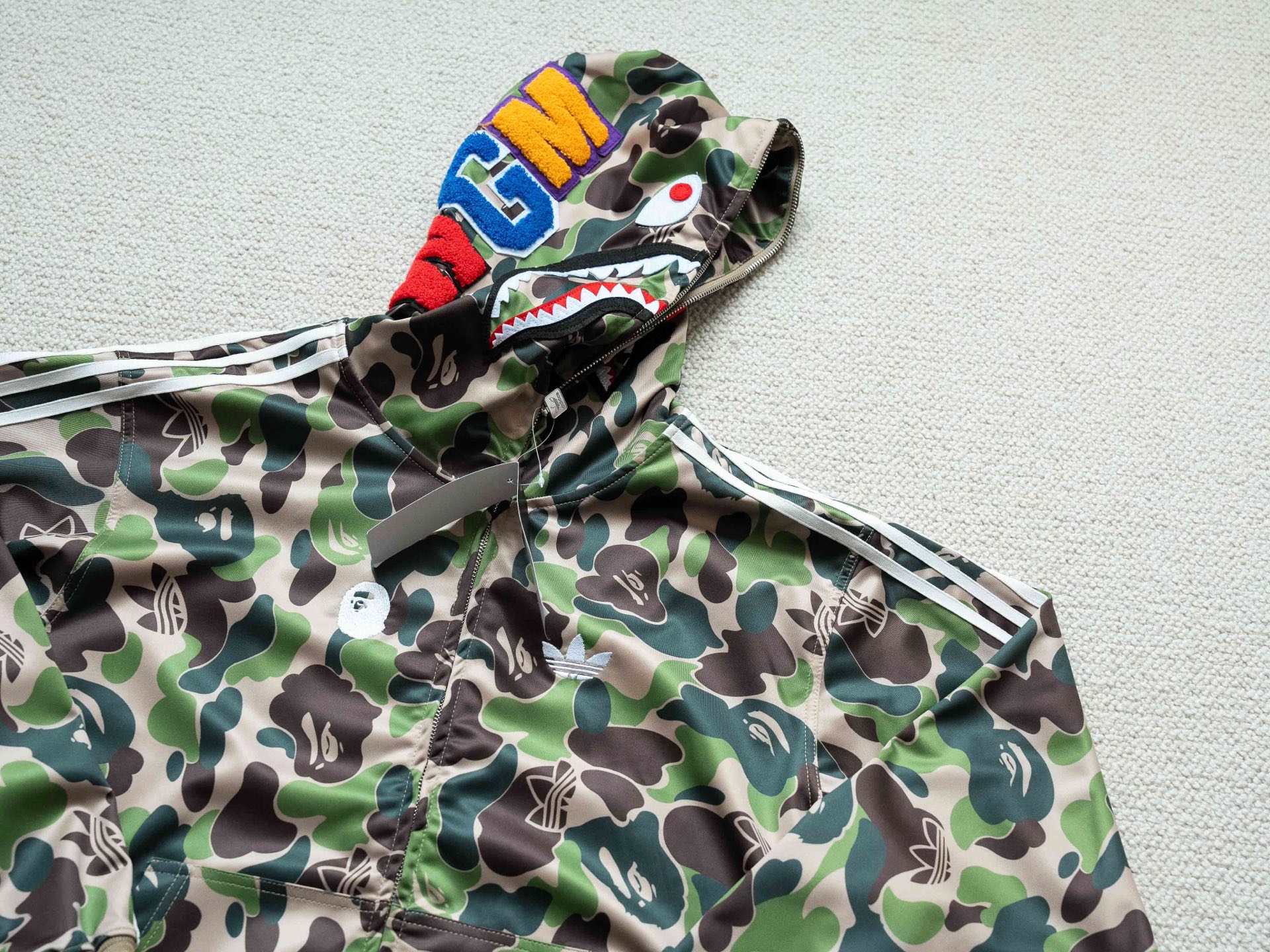   adidas originals x BAPE 联名款 SHARK TRACK HOODIE JACKET 条纹 迷彩绿 KF4916