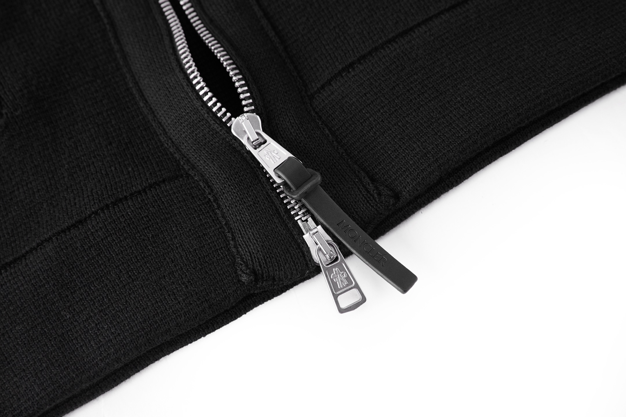 Moncler 蒙口 皮革口袋标识拉链针织外套 针织衫 长袖 秋冬 藏蓝色 黑色 灰色 B5