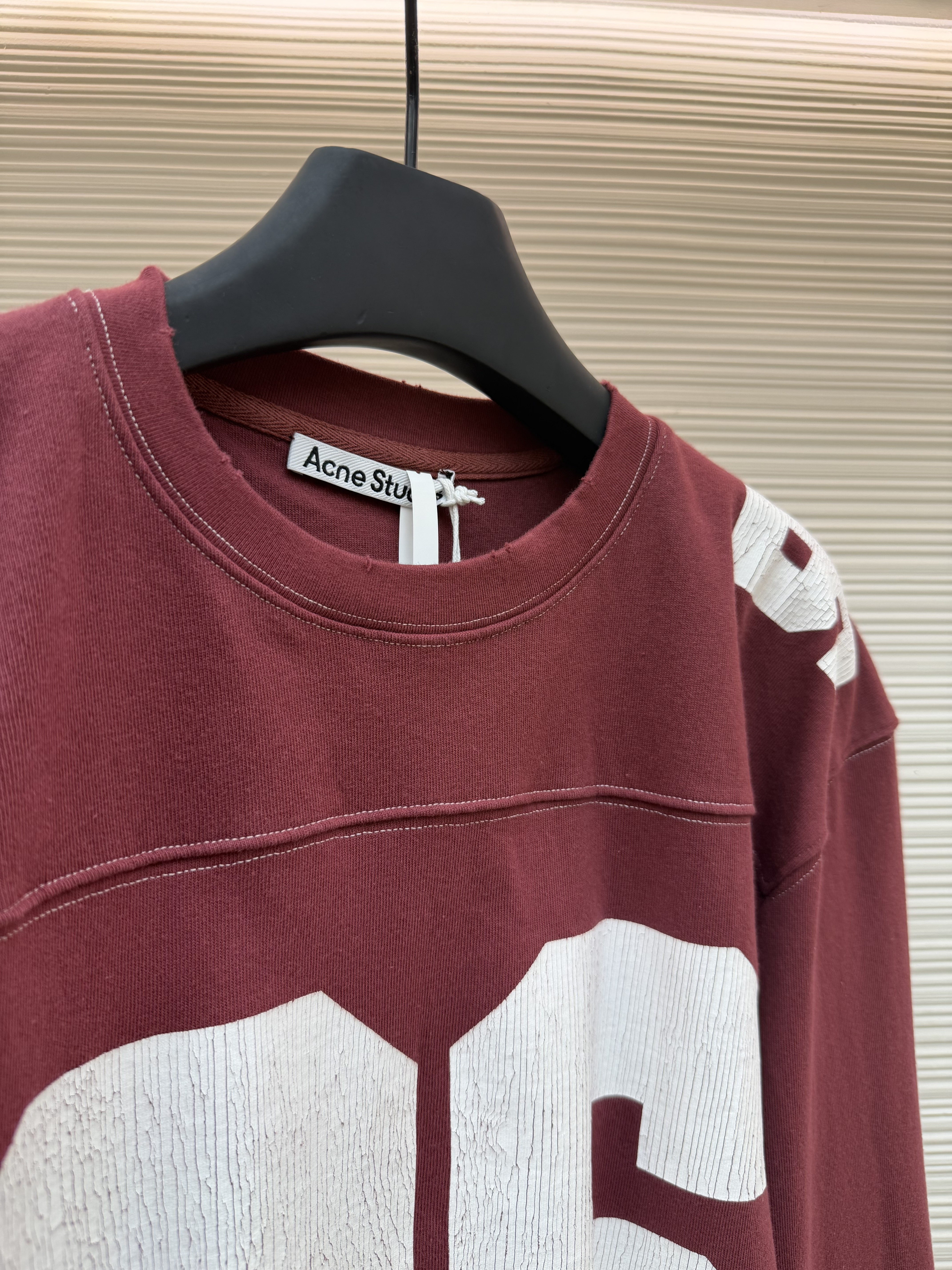 Acne Studios 复古做旧数字印花圆领T恤 打底衫 长袖 酒红色 A5 