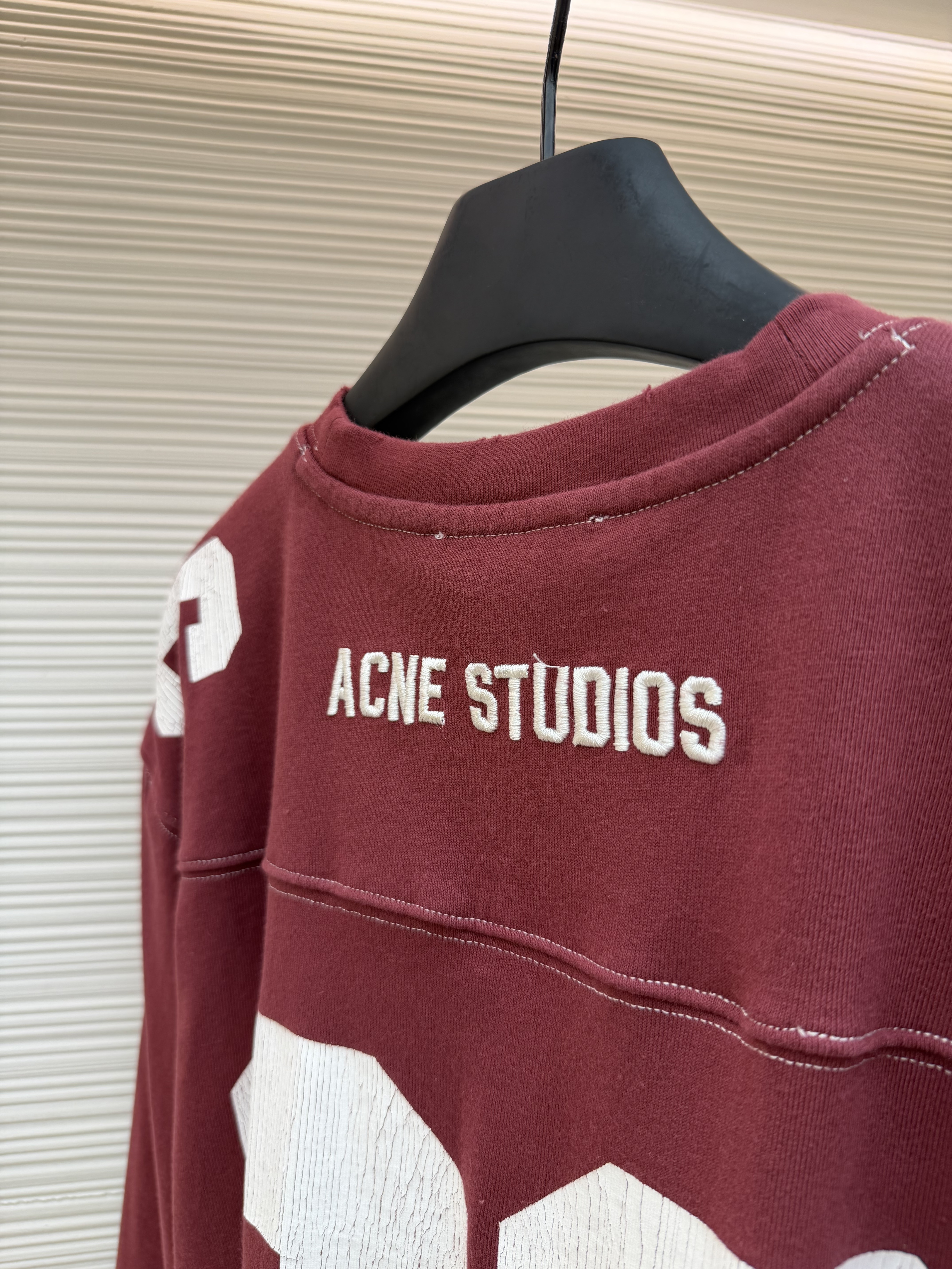 Acne Studios 复古做旧数字印花圆领T恤 打底衫 长袖 酒红色 A5 