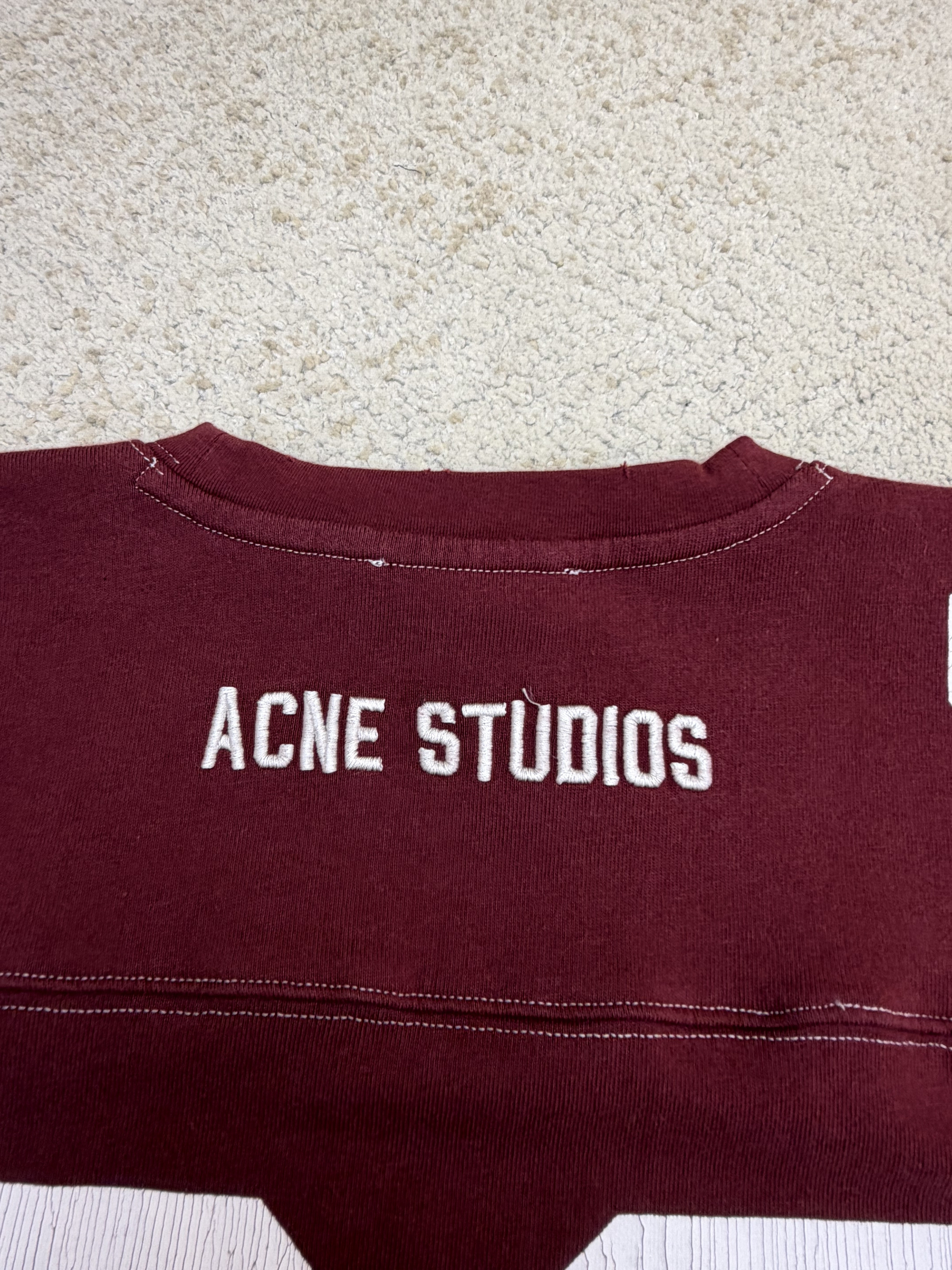 Acne Studios 复古做旧数字印花圆领T恤 打底衫 长袖 酒红色 A5 