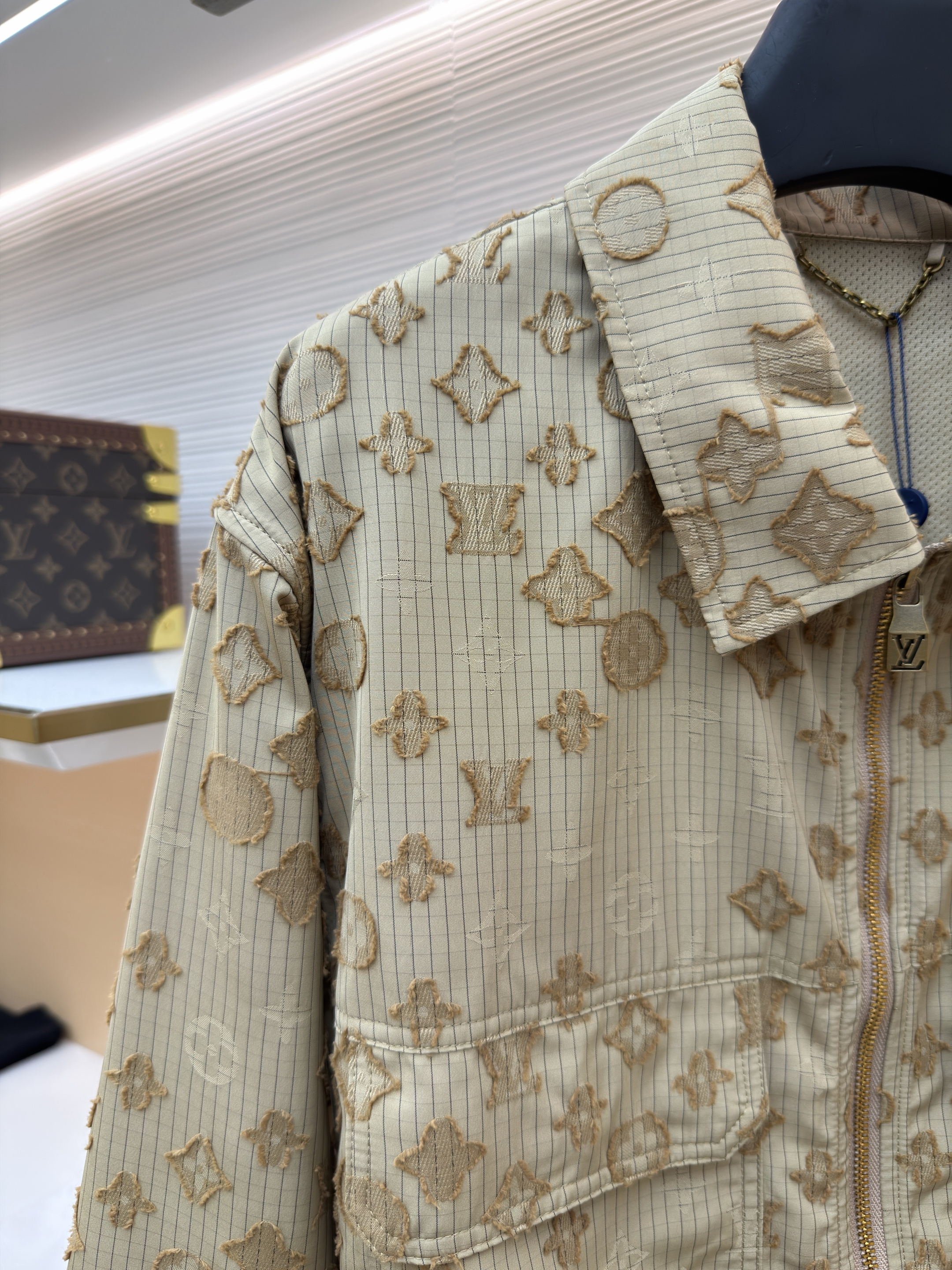 LOUIS VUITTON 路易威登 满印双口袋拉链夹克 外套 长袖 秋冬 卡其色 C0