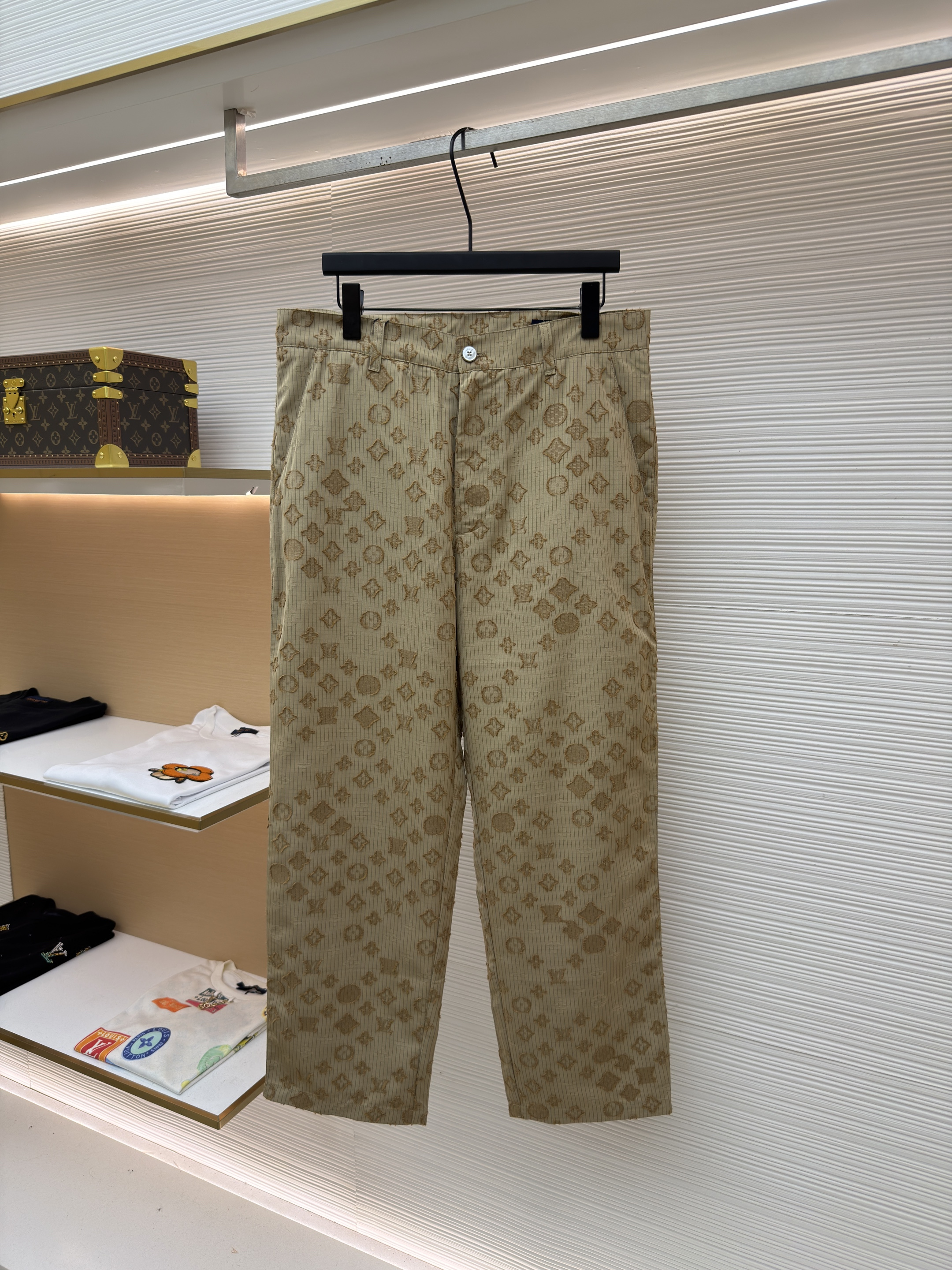 LOUIS VUITTON  路易威登 LV 满印刺绣长裤 休闲裤 裤子 卡其色 B0