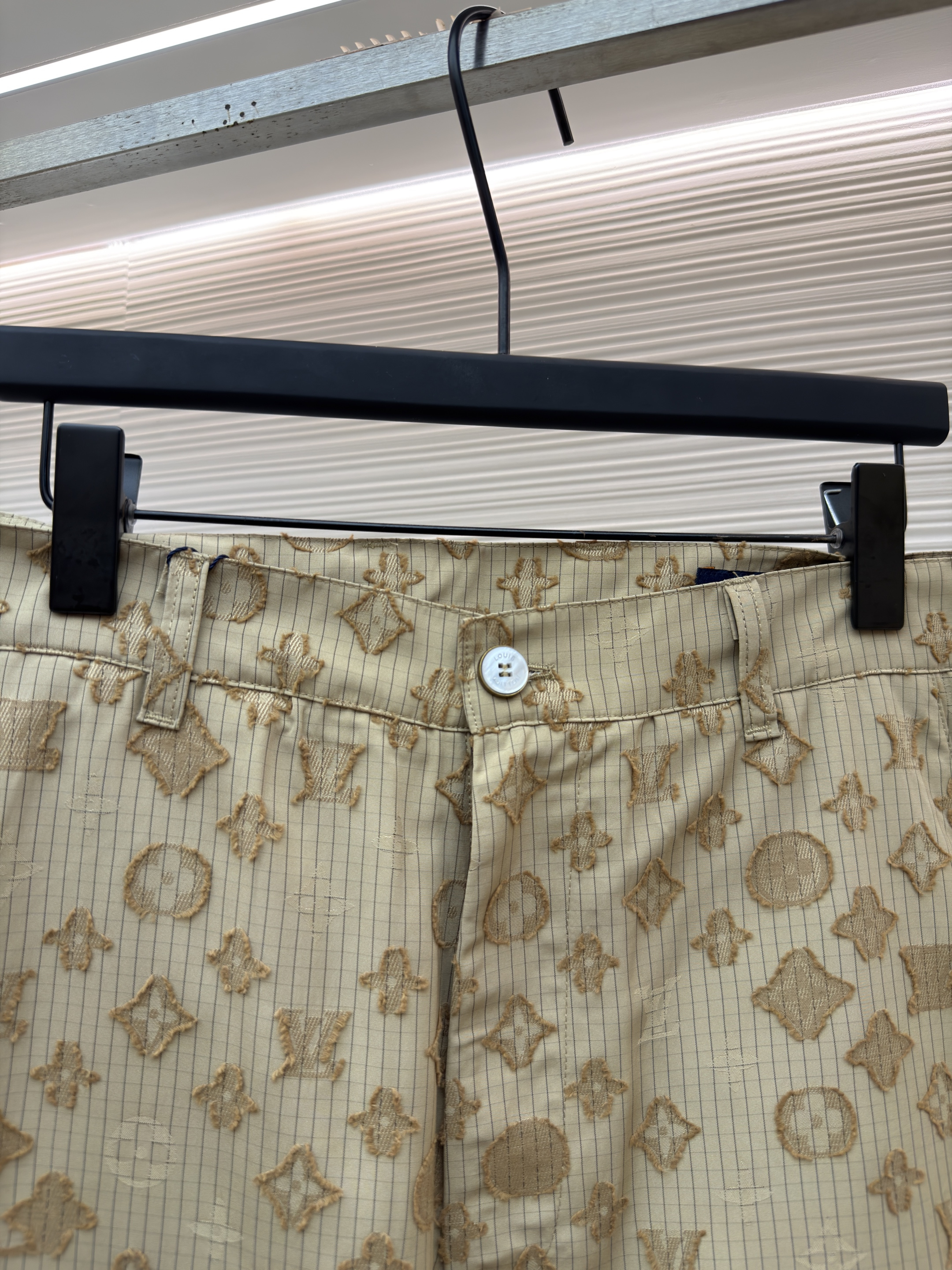 LOUIS VUITTON  路易威登 LV 满印刺绣长裤 休闲裤 裤子 卡其色 B0