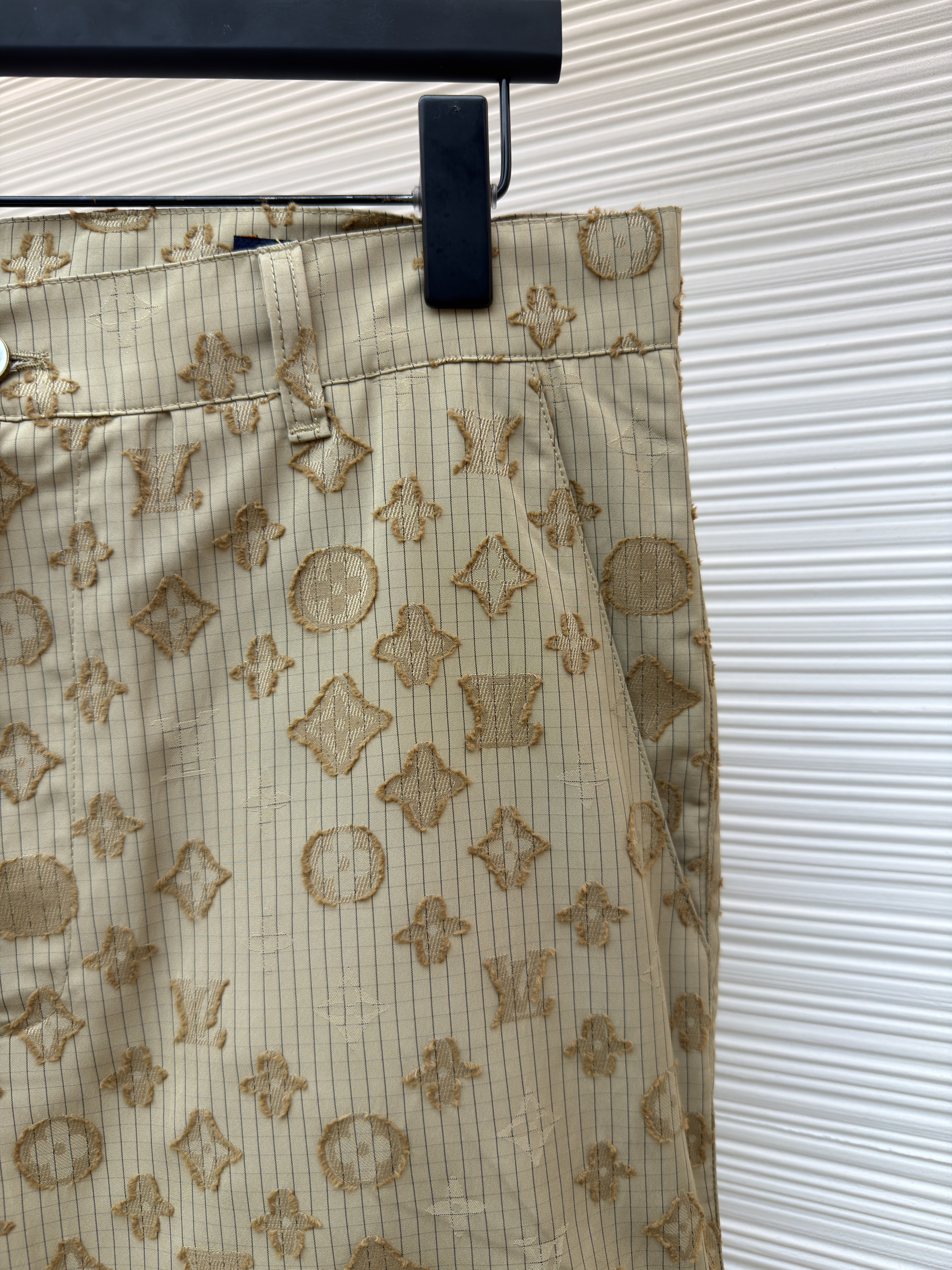LOUIS VUITTON  路易威登 LV 满印刺绣长裤 休闲裤 裤子 卡其色 B0