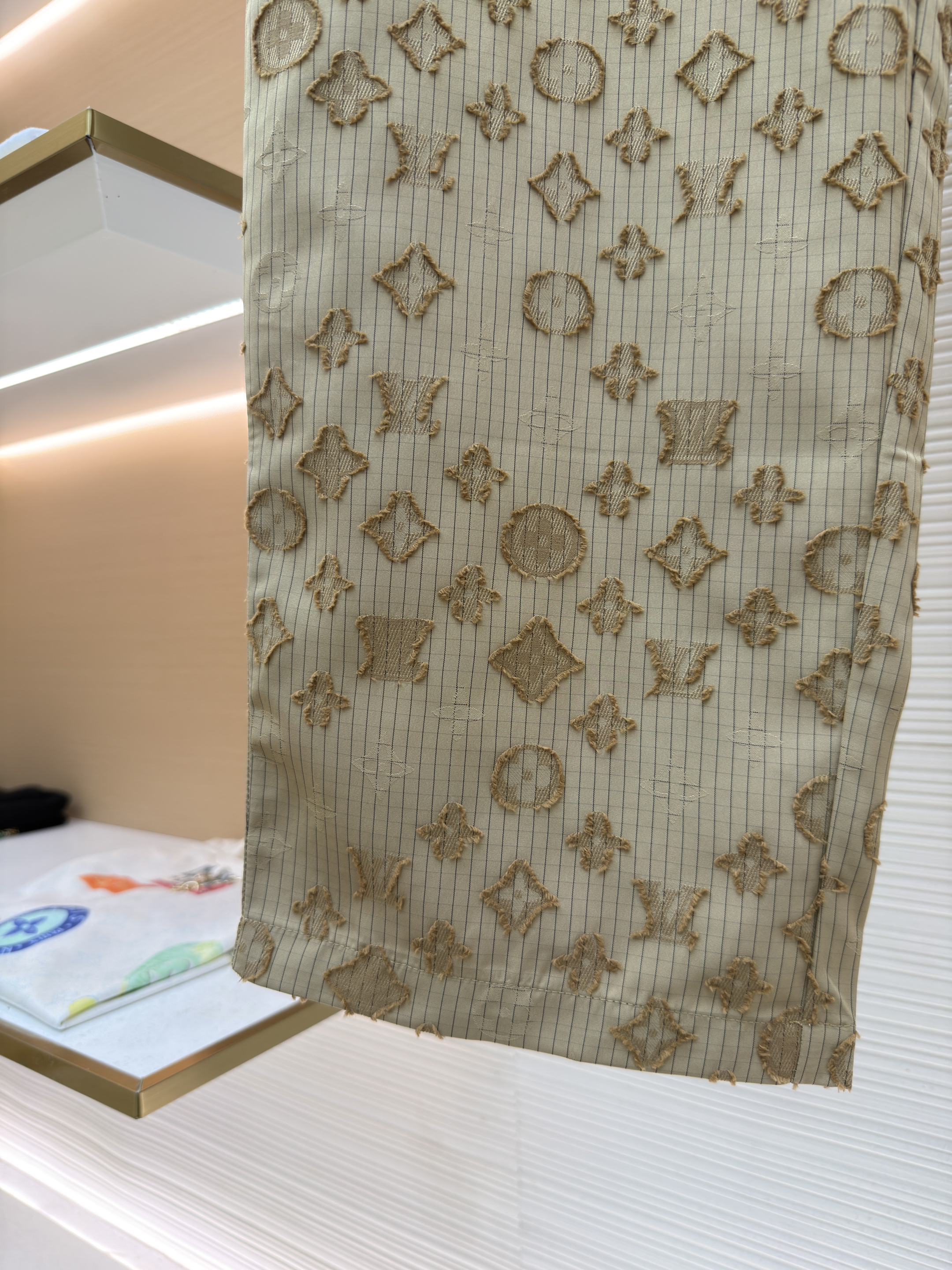 LOUIS VUITTON  路易威登 LV 满印刺绣长裤 休闲裤 裤子 卡其色 B0