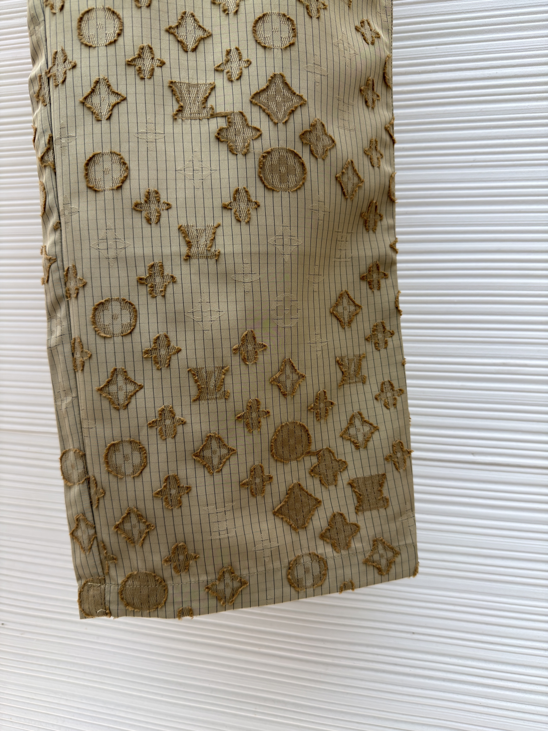 LOUIS VUITTON  路易威登 LV 满印刺绣长裤 休闲裤 裤子 卡其色 B0