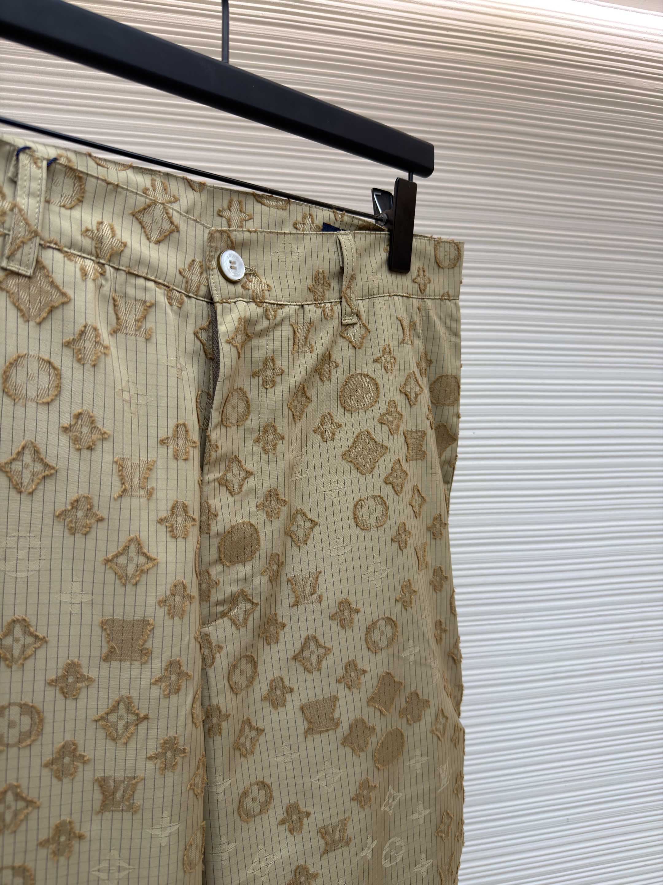 LOUIS VUITTON  路易威登 LV 满印刺绣长裤 休闲裤 裤子 卡其色 B0