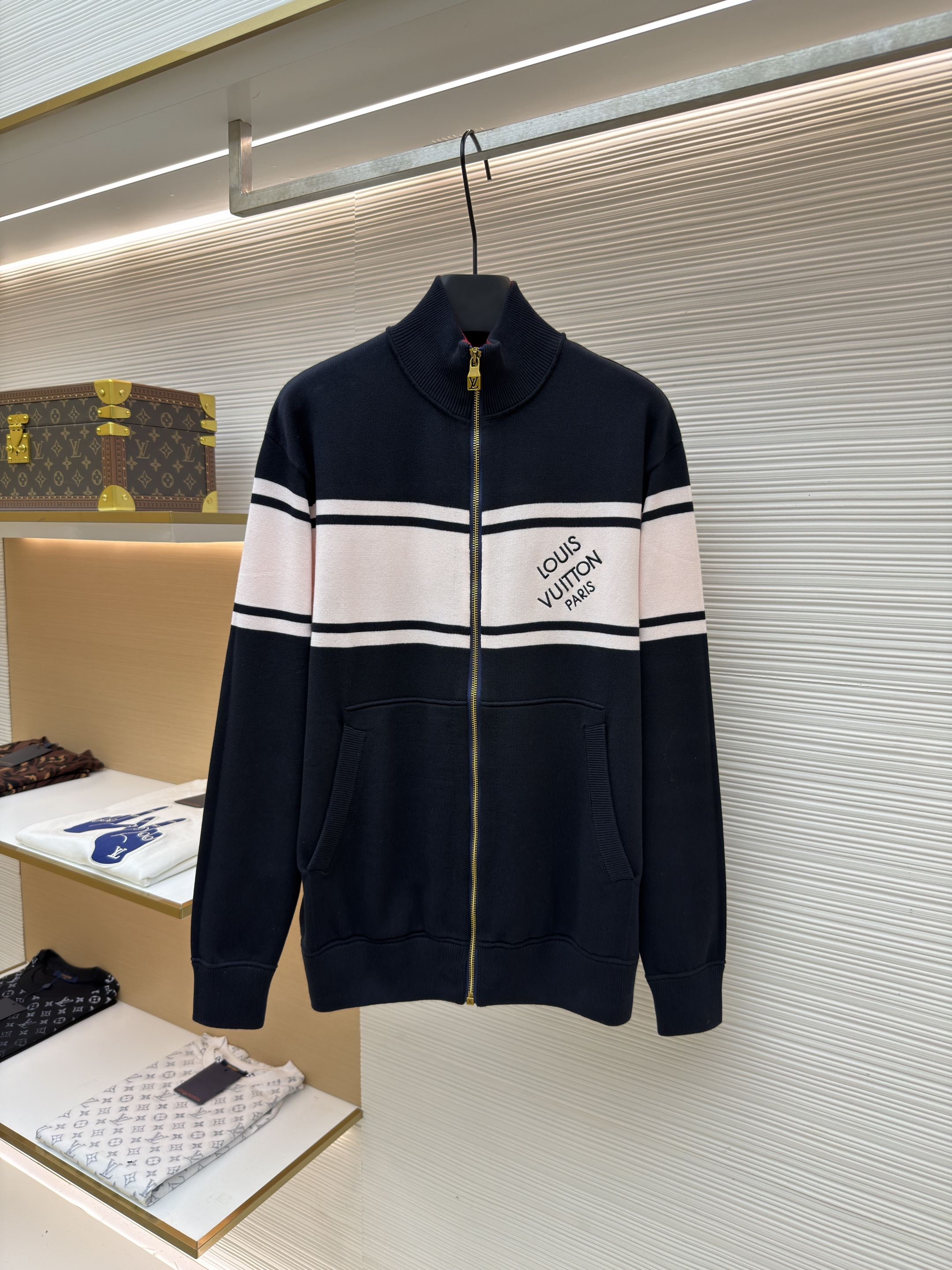 LOUIS VUITTON 路易威登 字母嵌花拼色条纹拉链立领针织外套 开衫 针织衫 毛衣 长袖 秋冬 藏蓝色 C0