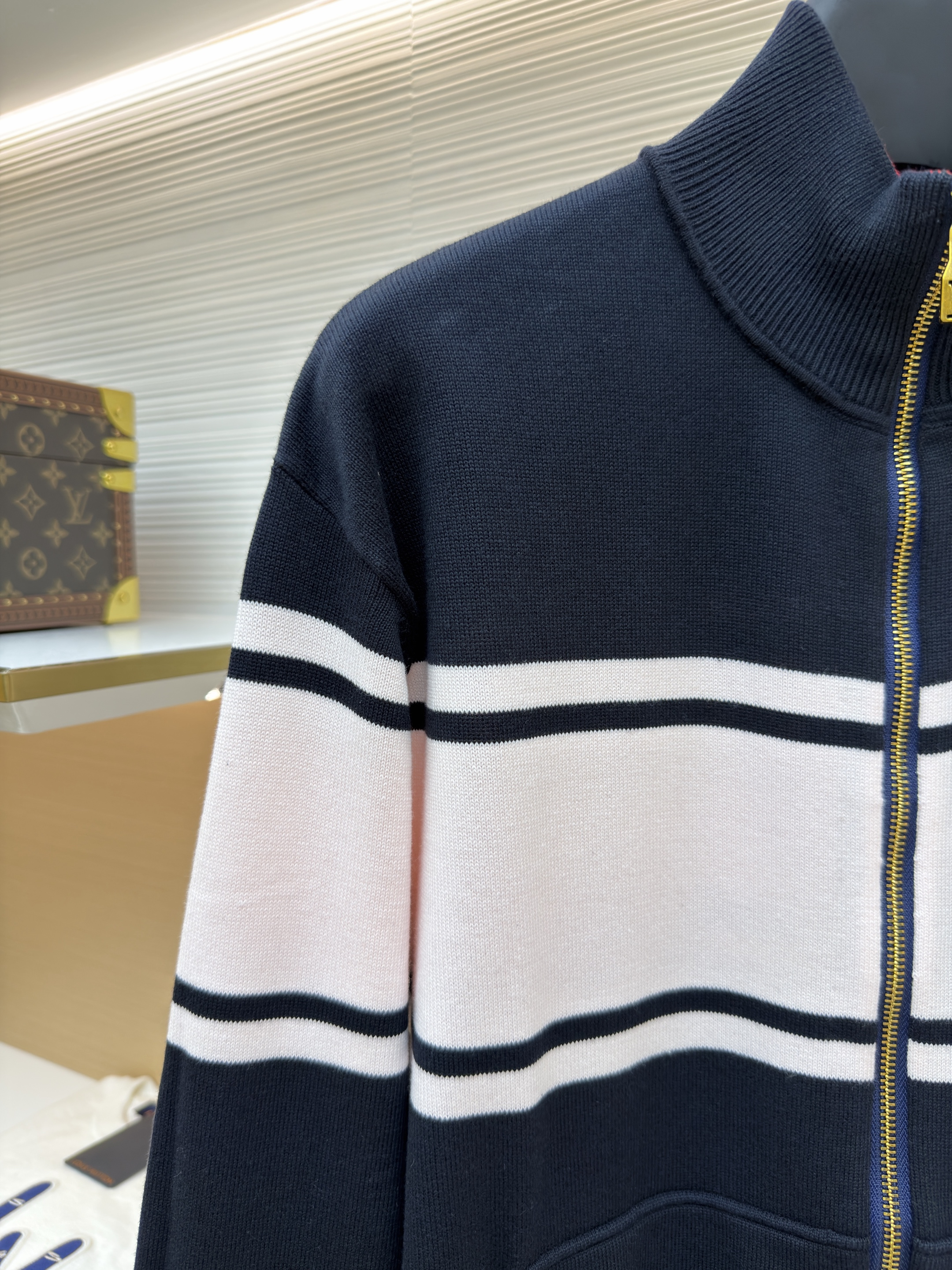 LOUIS VUITTON 路易威登 字母嵌花拼色条纹拉链立领针织外套 开衫 针织衫 毛衣 长袖 秋冬 藏蓝色 C0