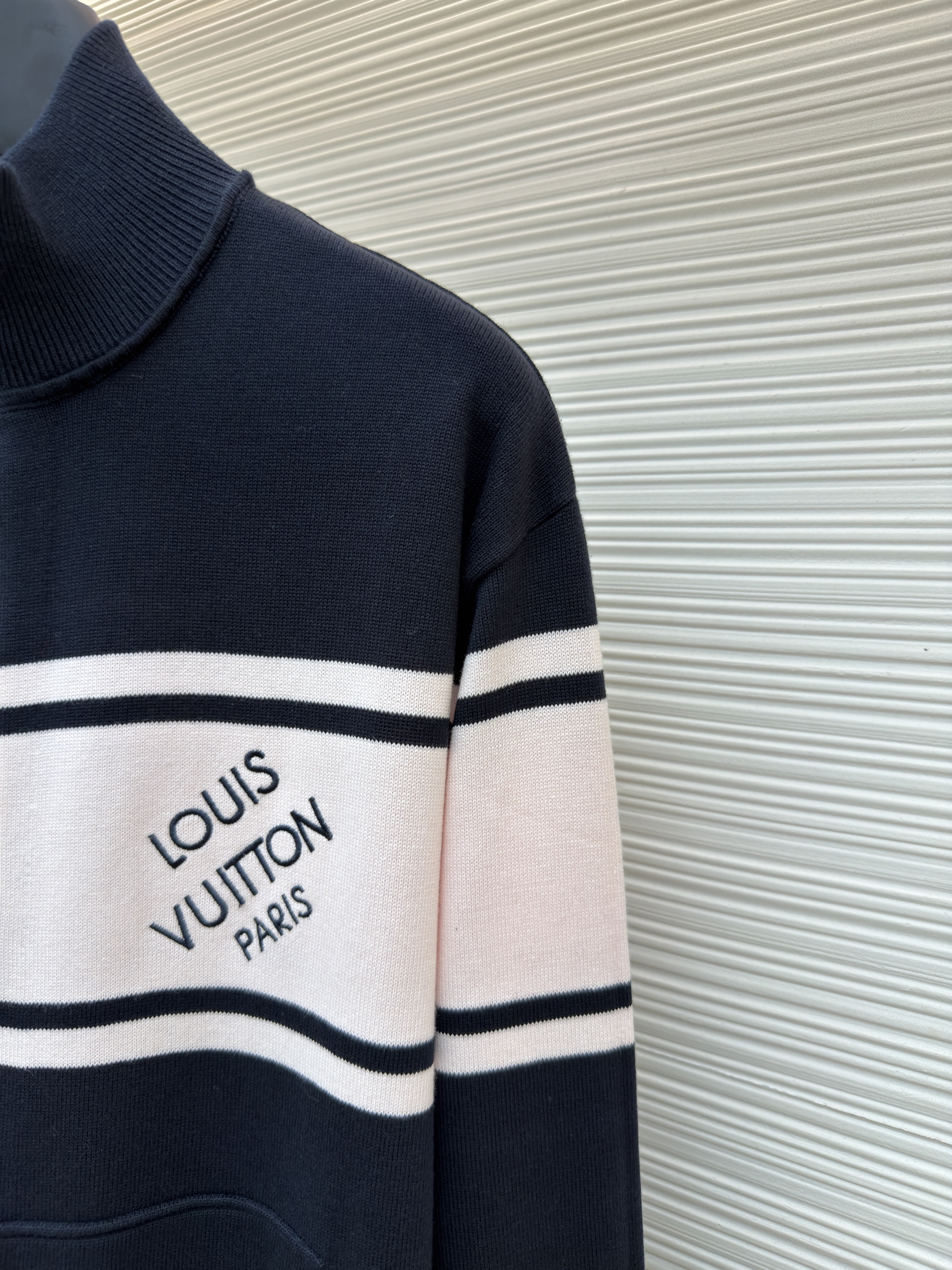 LOUIS VUITTON 路易威登 字母嵌花拼色条纹拉链立领针织外套 开衫 针织衫 毛衣 长袖 秋冬 藏蓝色 C0