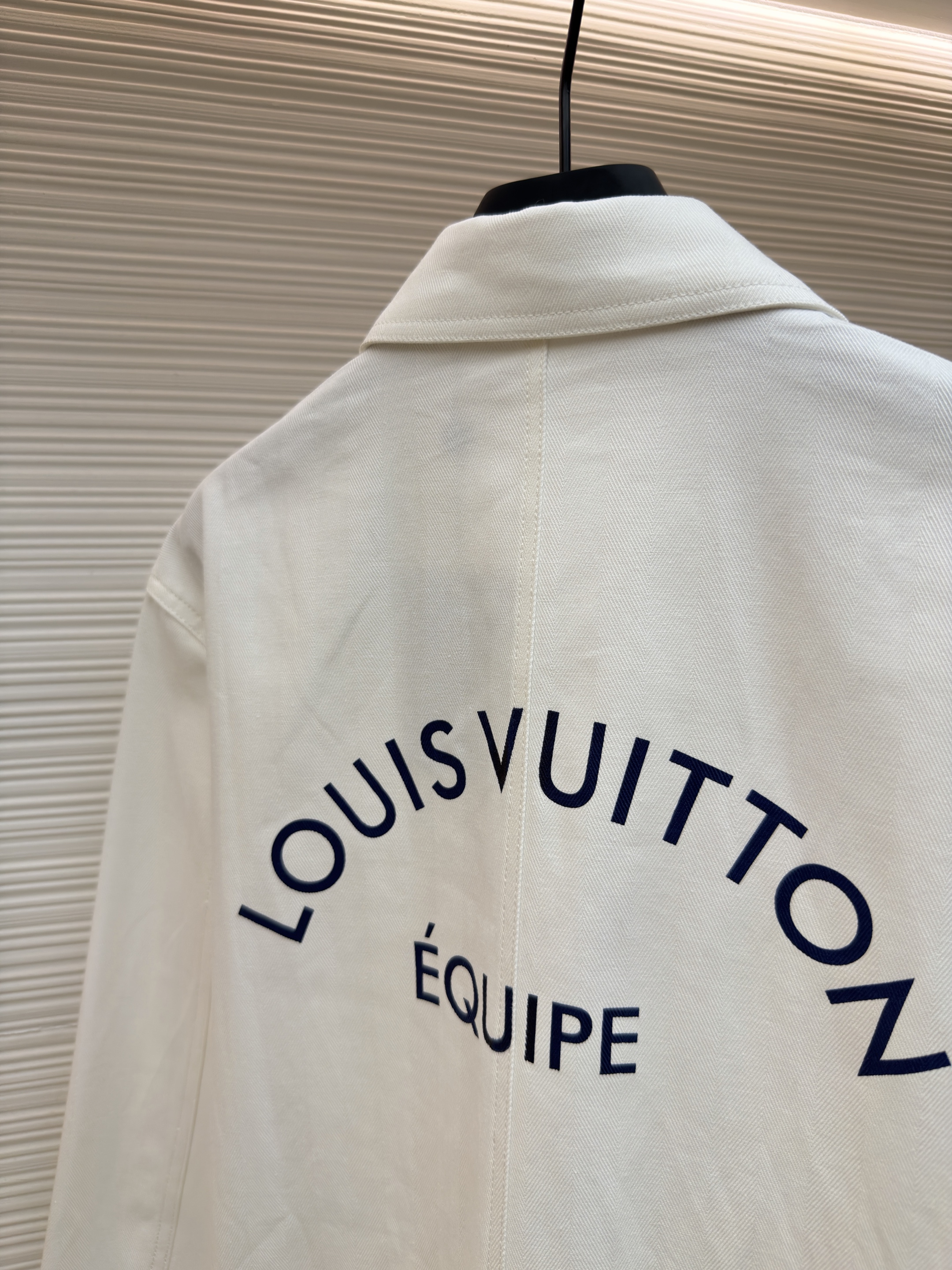 LOUIS VUITTON 路易威登 后背logo印花工装夹克 外套 长袖 秋冬 白色 B0