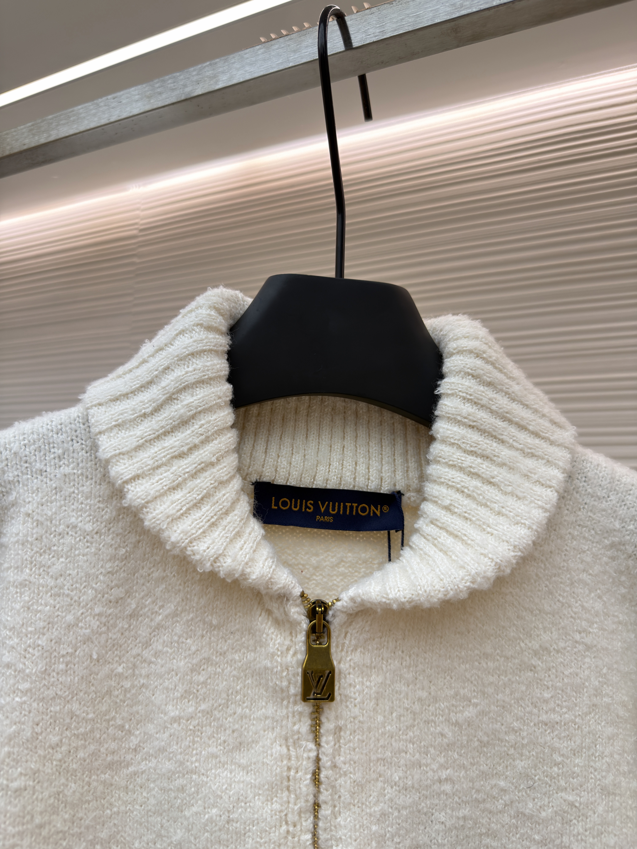 LOUIS VUITTON 路易威登 字母绞花刺绣羊毛针织开衫 毛衣 针织衫 长袖 外套 白色 B5