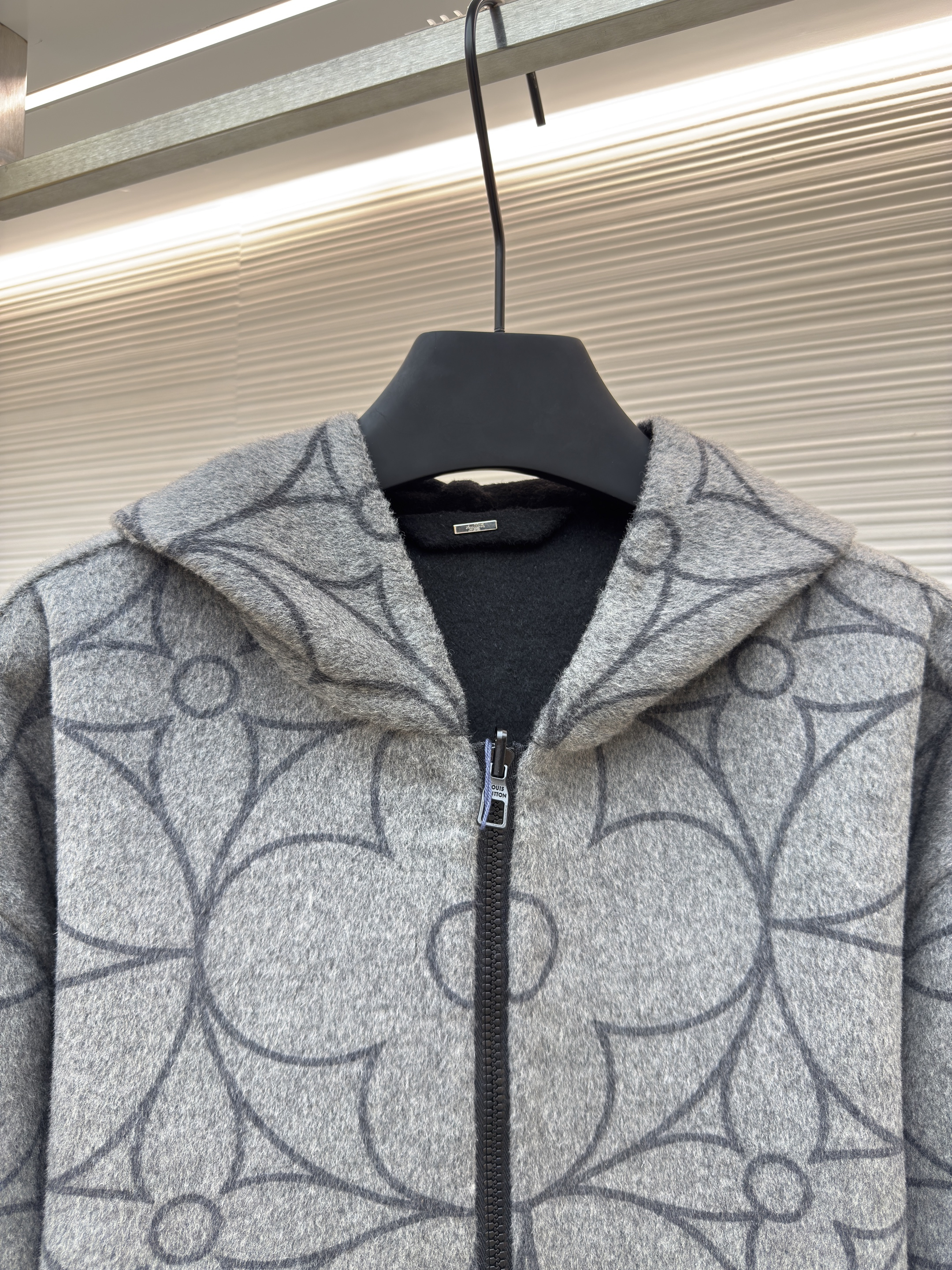 LOUIS VUITTON 路易威登 双面两穿圆圈花毛呢拉链连帽卫衣 连帽衫 外套 夹克 秋冬 灰色 E0