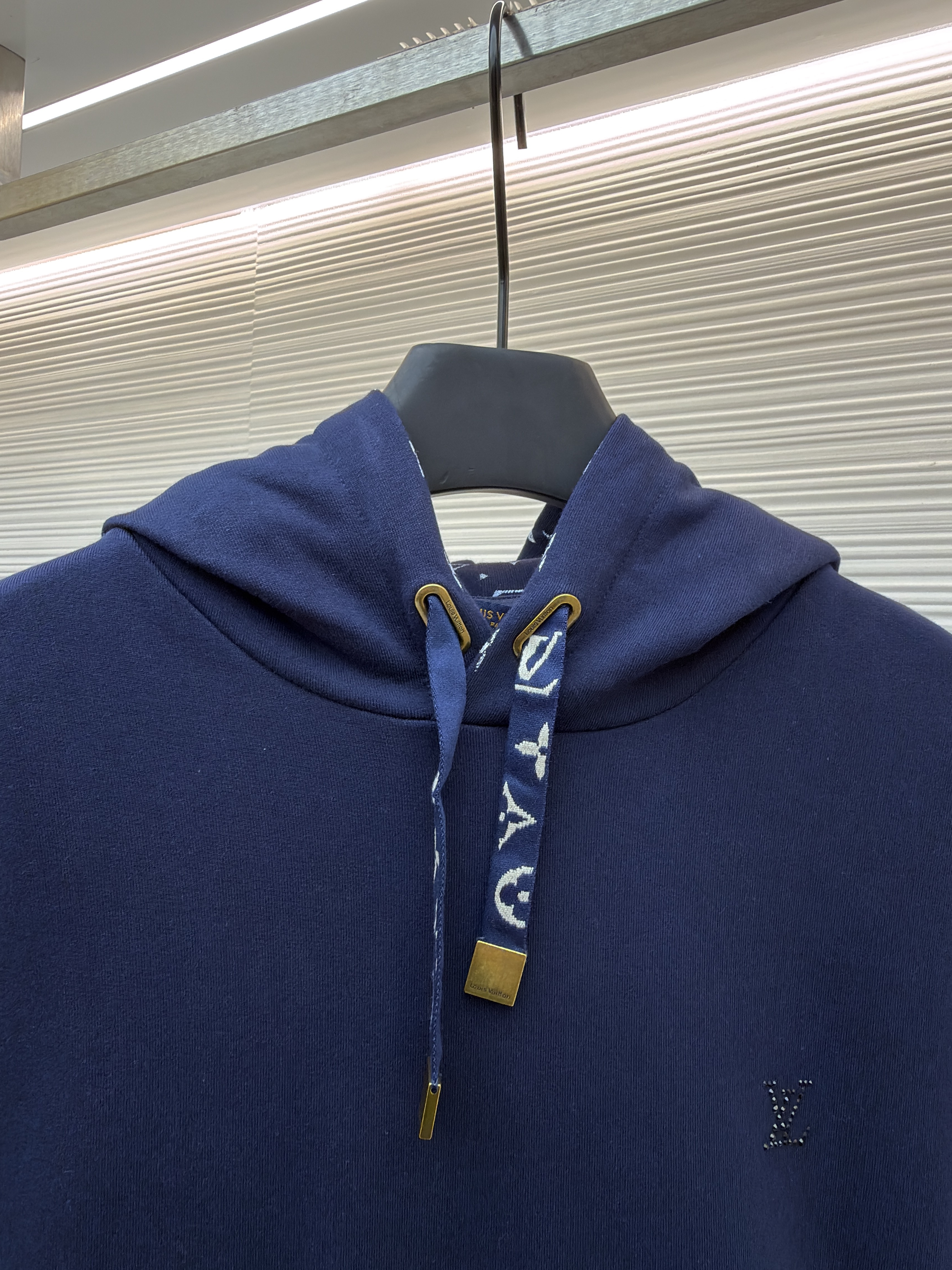 LOUIS VUITTON 路易威登 小标logo套头连帽卫衣 连帽衫 外套 秋冬 藏蓝色 白色 B0