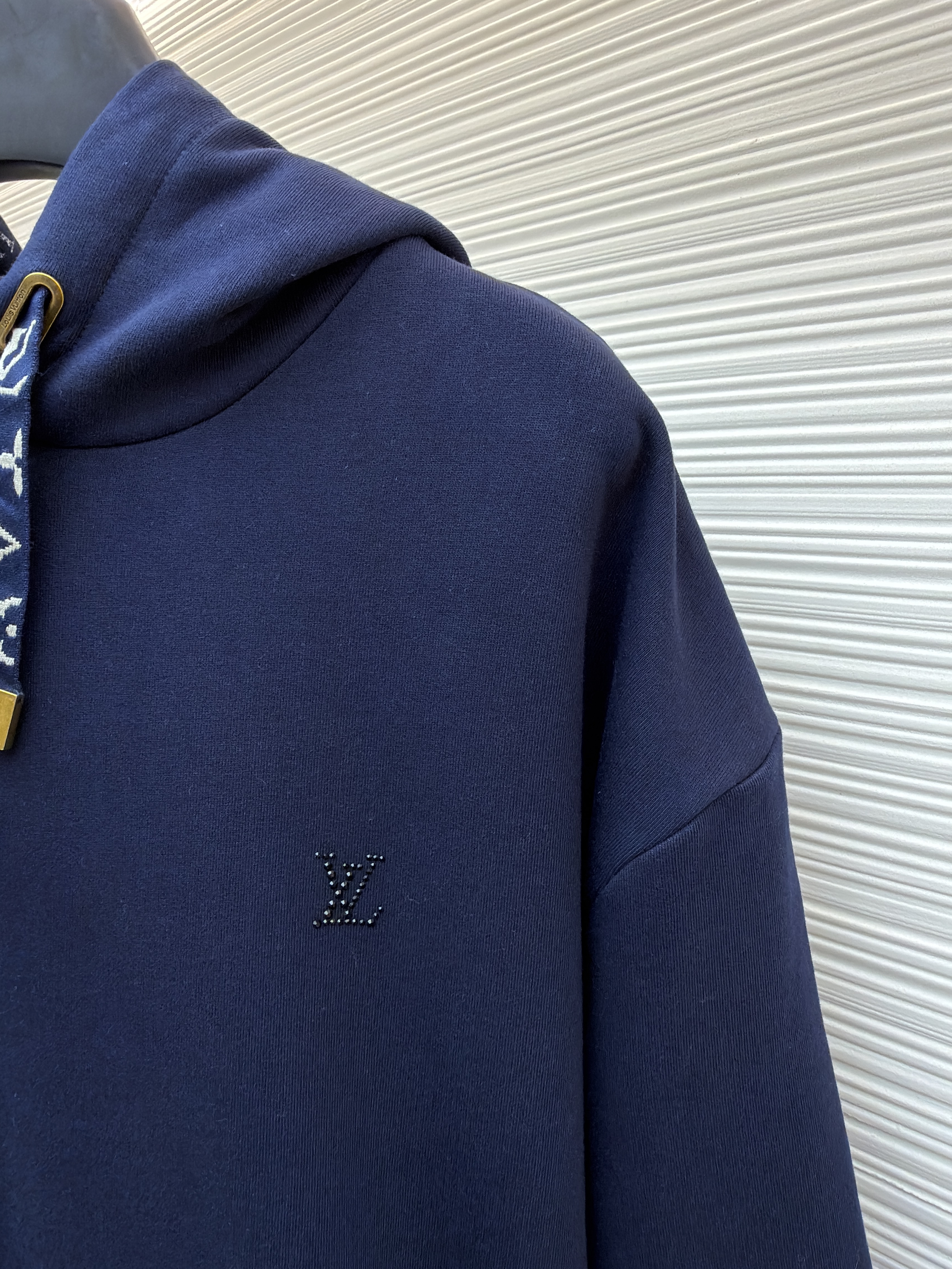 LOUIS VUITTON 路易威登 小标logo套头连帽卫衣 连帽衫 外套 秋冬 藏蓝色 白色 B0