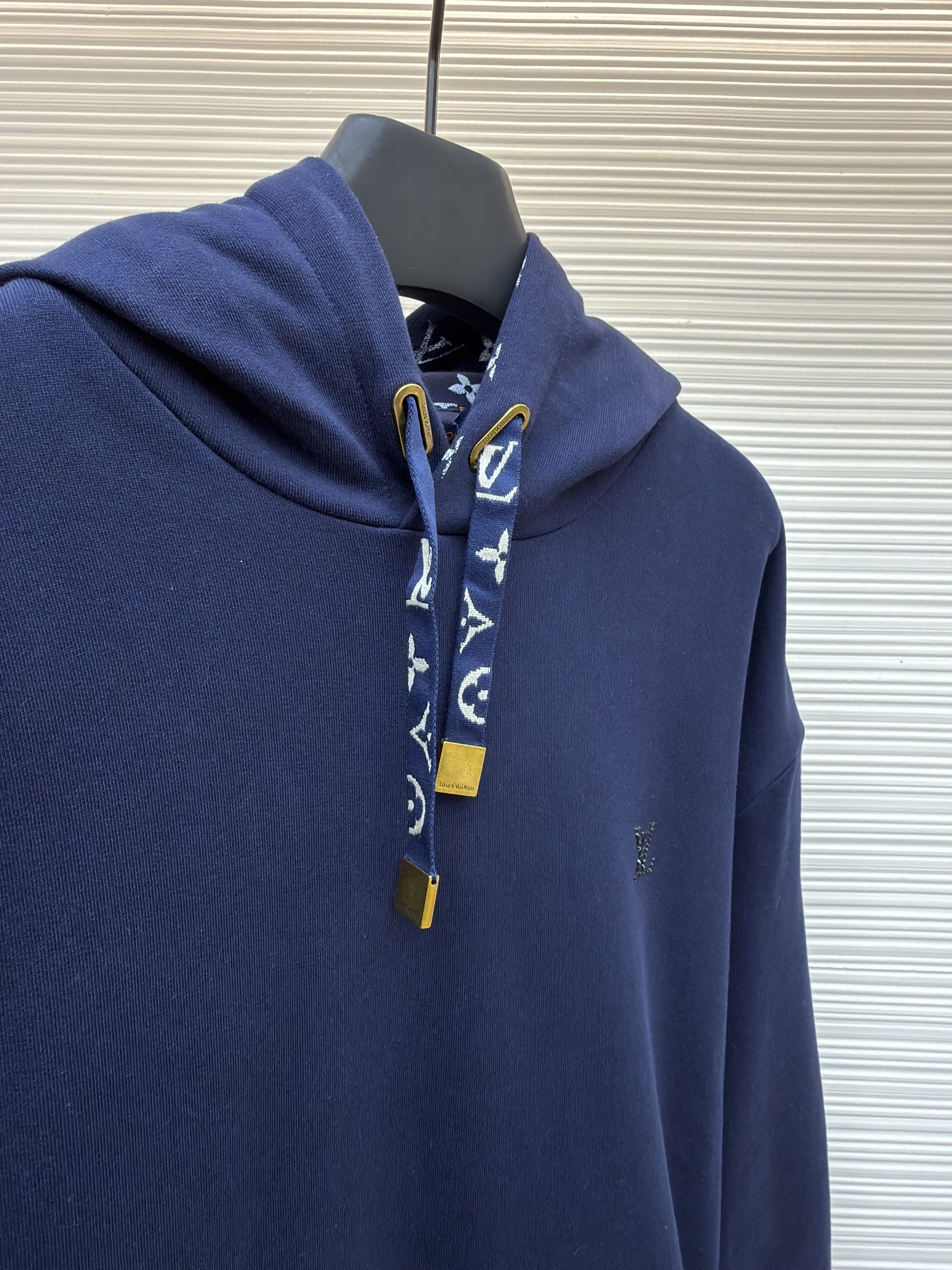 LOUIS VUITTON 路易威登 小标logo套头连帽卫衣 连帽衫 外套 秋冬 藏蓝色 白色 B0