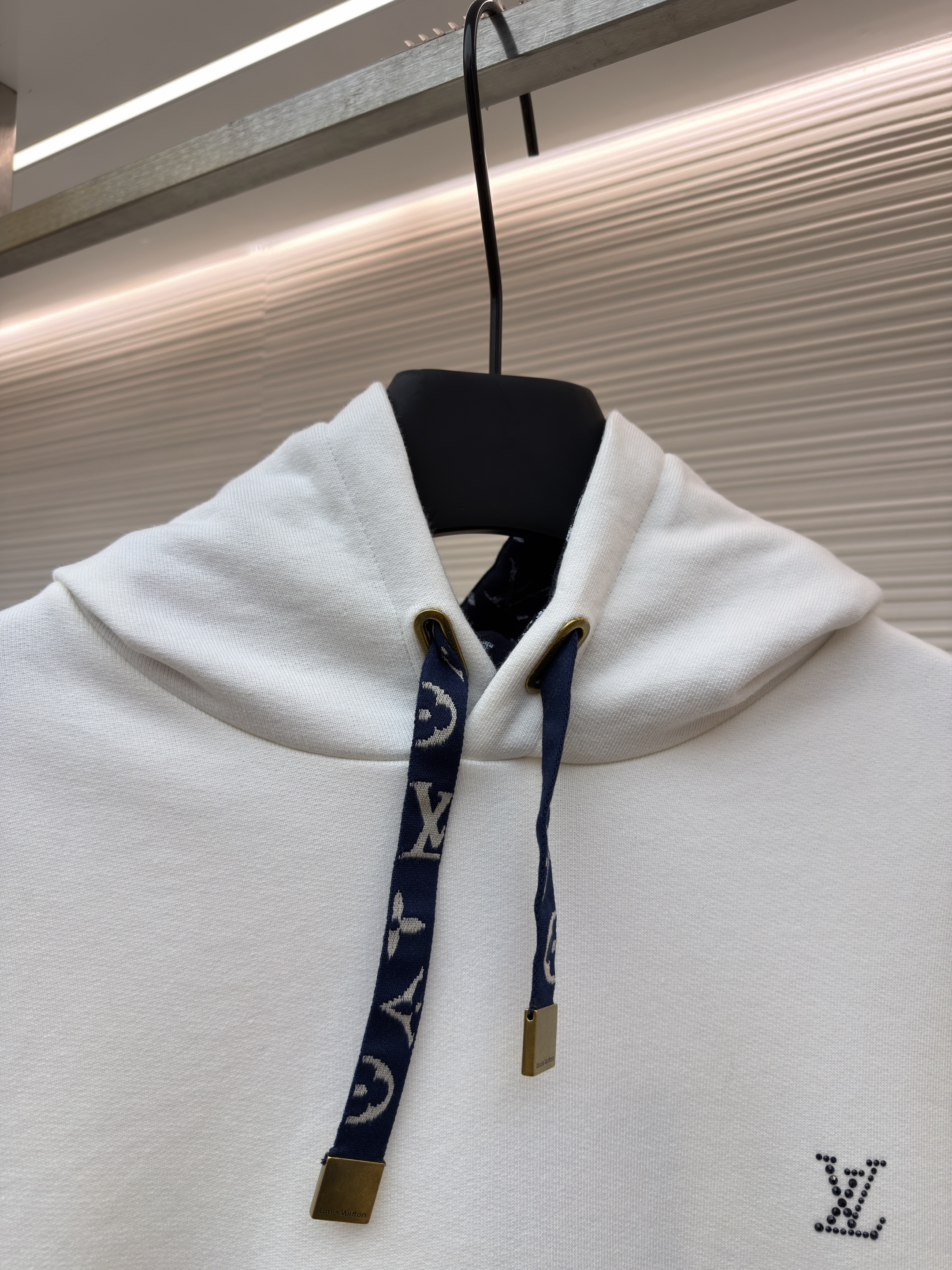 LOUIS VUITTON 路易威登 小标logo套头连帽卫衣 连帽衫 外套 秋冬 藏蓝色 白色 B0