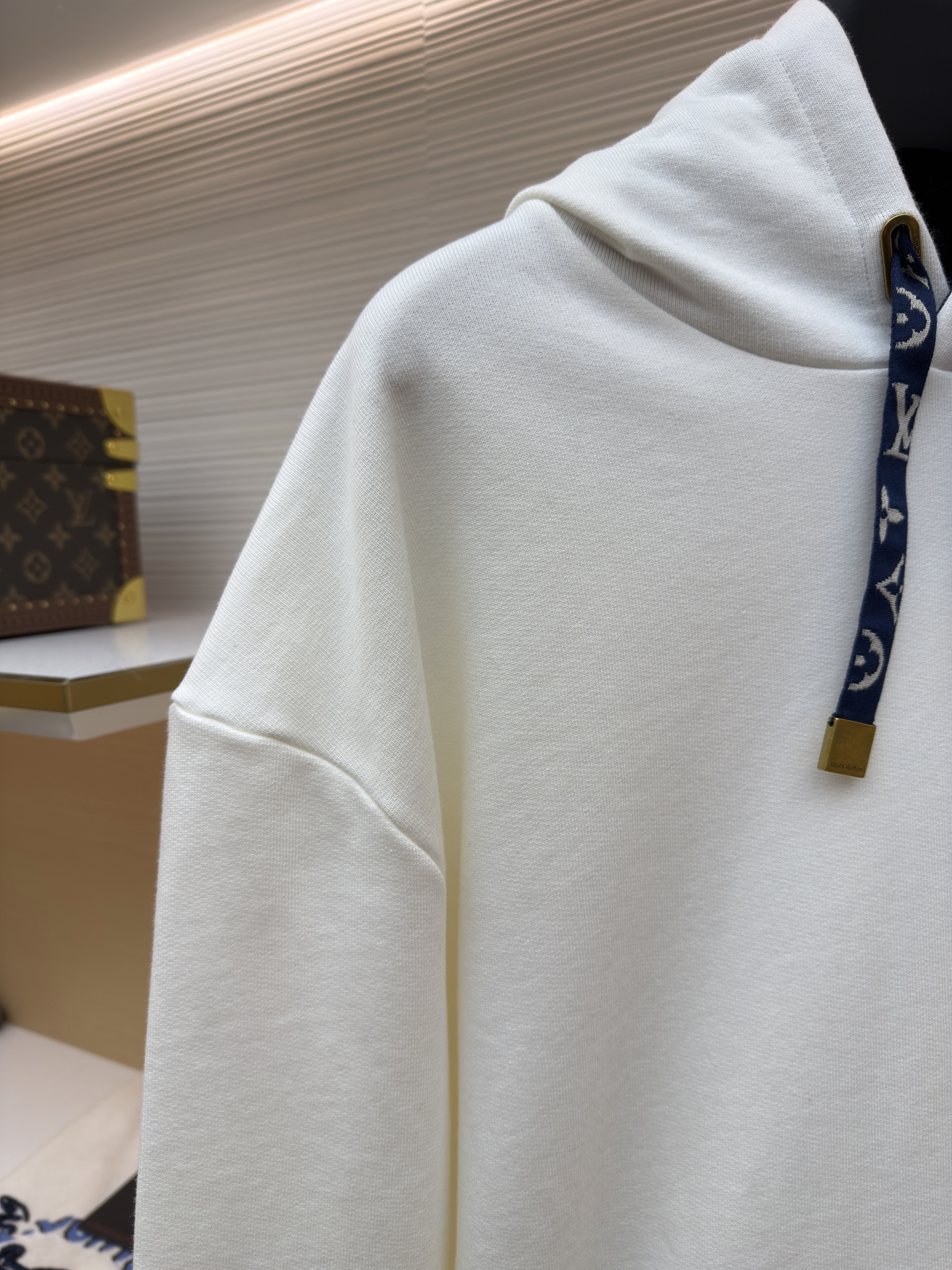 LOUIS VUITTON 路易威登 小标logo套头连帽卫衣 连帽衫 外套 秋冬 藏蓝色 白色 B0