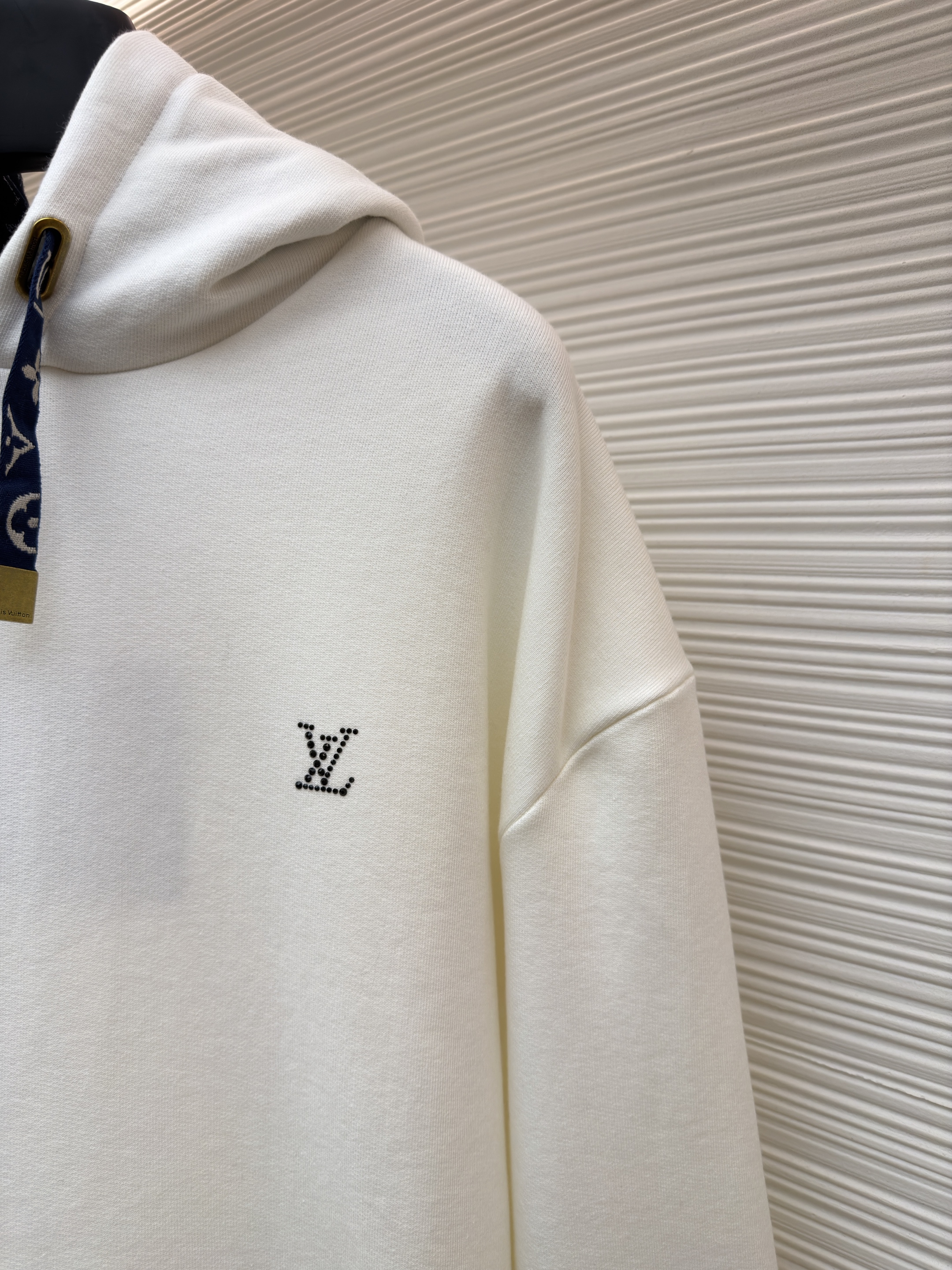 LOUIS VUITTON 路易威登 小标logo套头连帽卫衣 连帽衫 外套 秋冬 藏蓝色 白色 B0