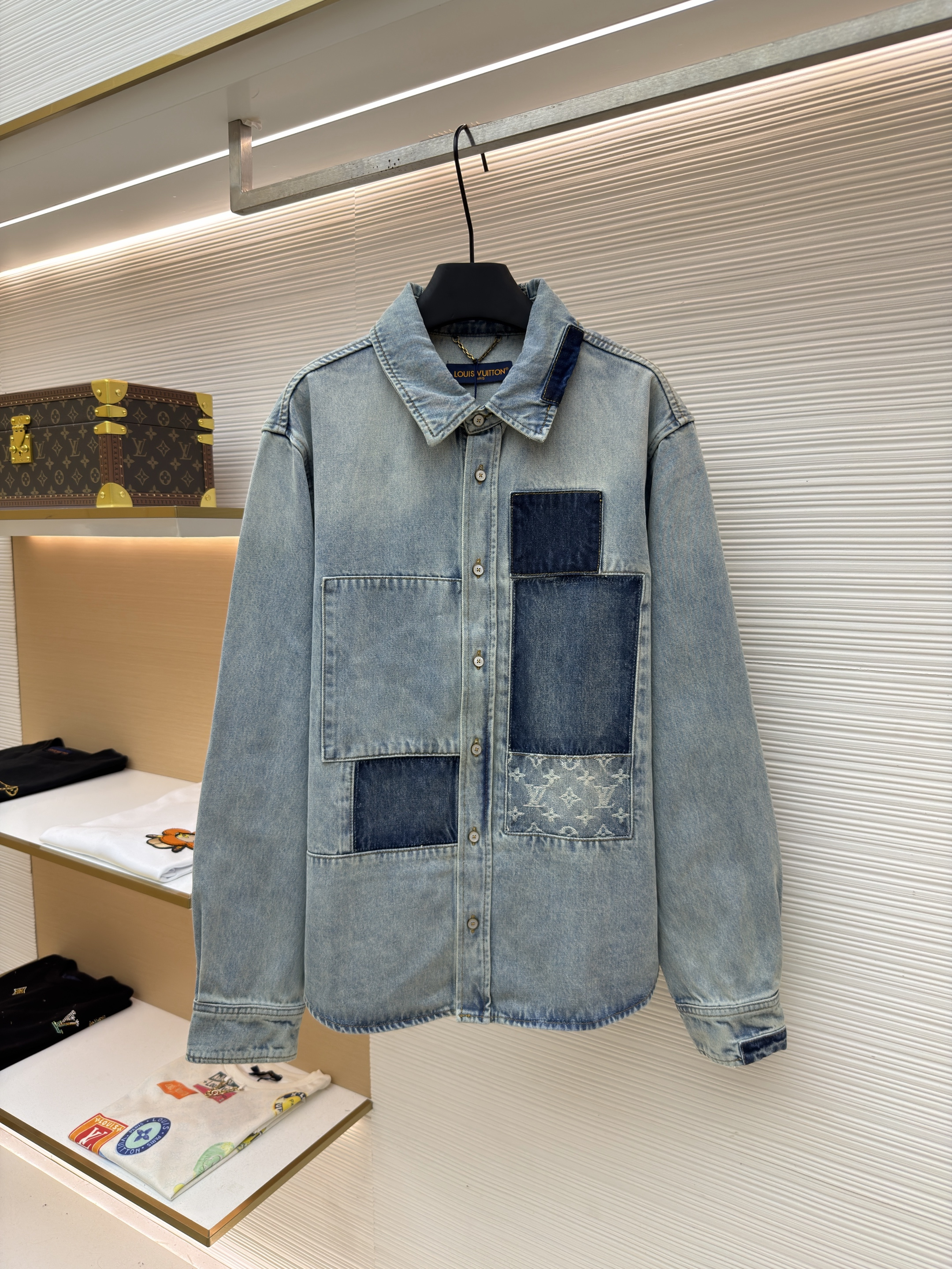 LOUIS VUITTON 路易威登 字母提花补丁水洗牛仔衬衫 外套 牛仔衣 长袖 蓝色 C0