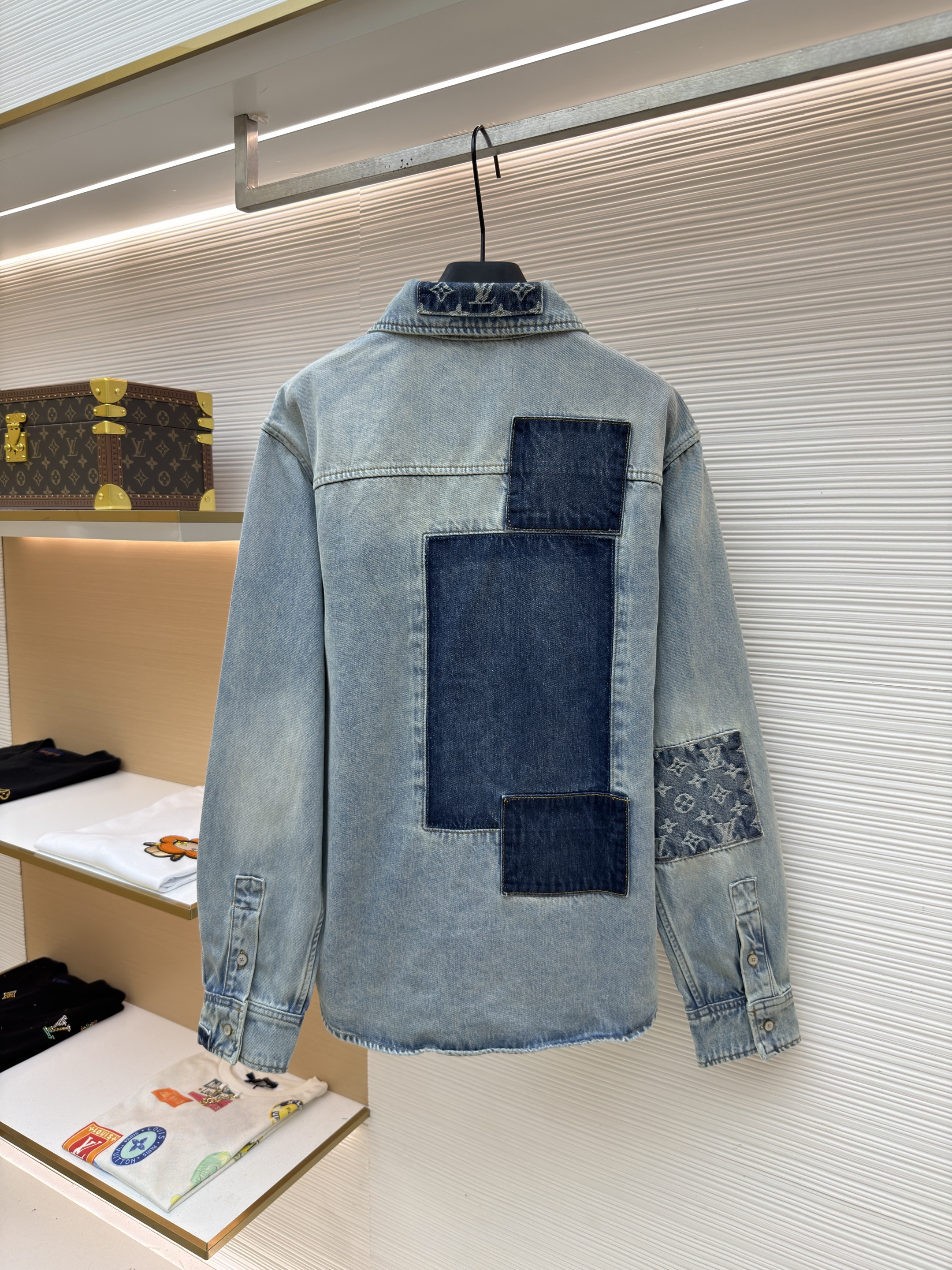 LOUIS VUITTON 路易威登 字母提花补丁水洗牛仔衬衫 外套 牛仔衣 长袖 蓝色 C0