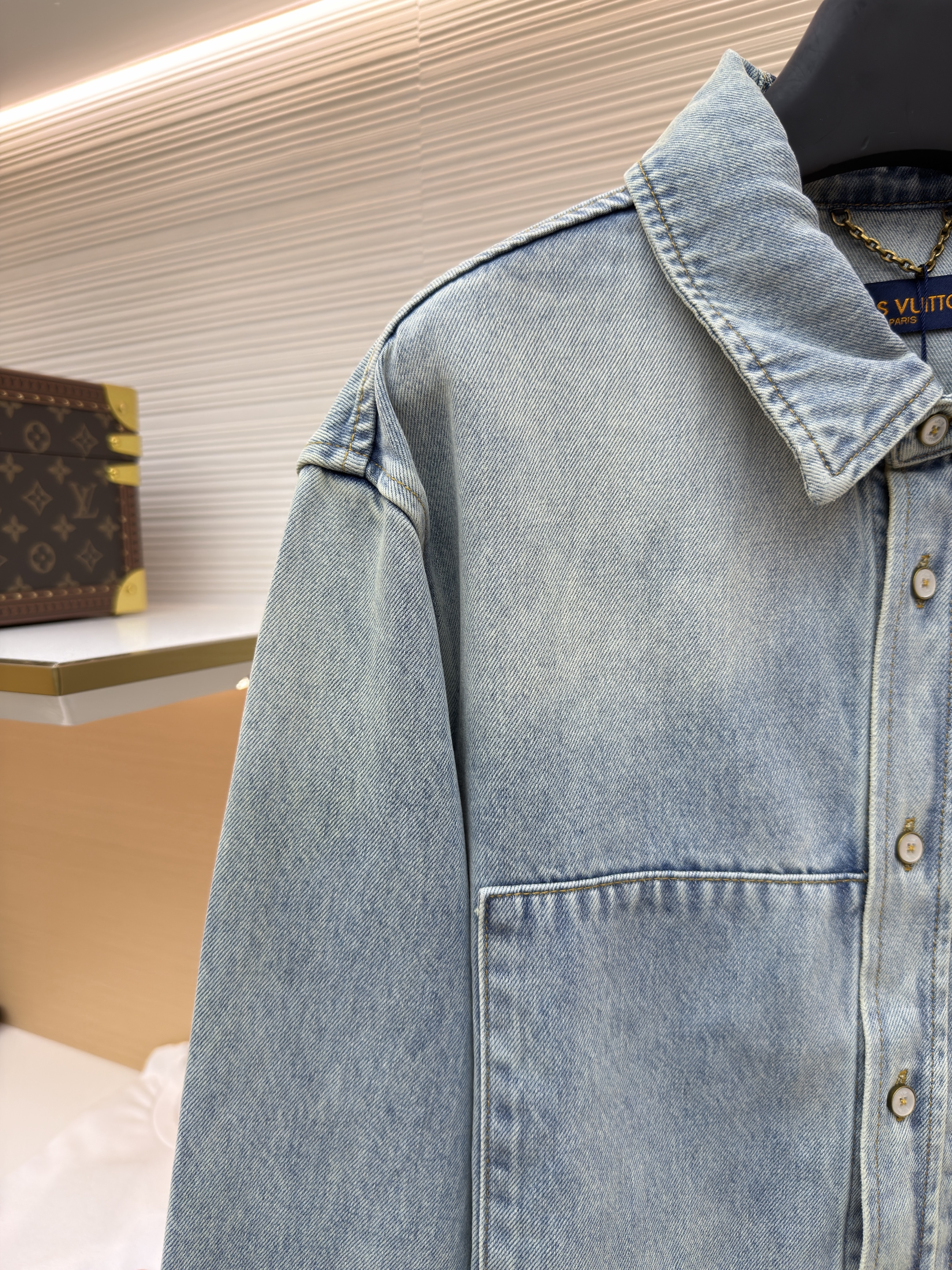 LOUIS VUITTON 路易威登 字母提花补丁水洗牛仔衬衫 外套 牛仔衣 长袖 蓝色 C0