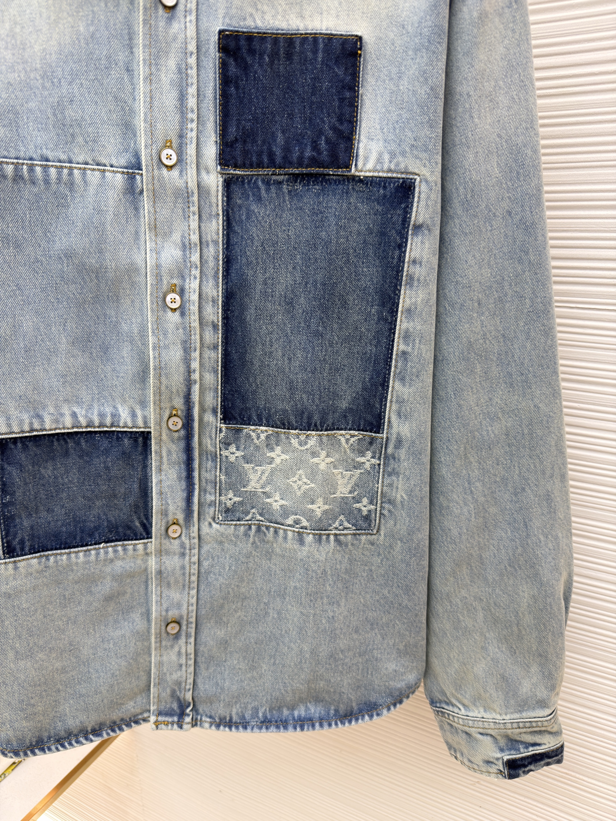 LOUIS VUITTON 路易威登 字母提花补丁水洗牛仔衬衫 外套 牛仔衣 长袖 蓝色 C0