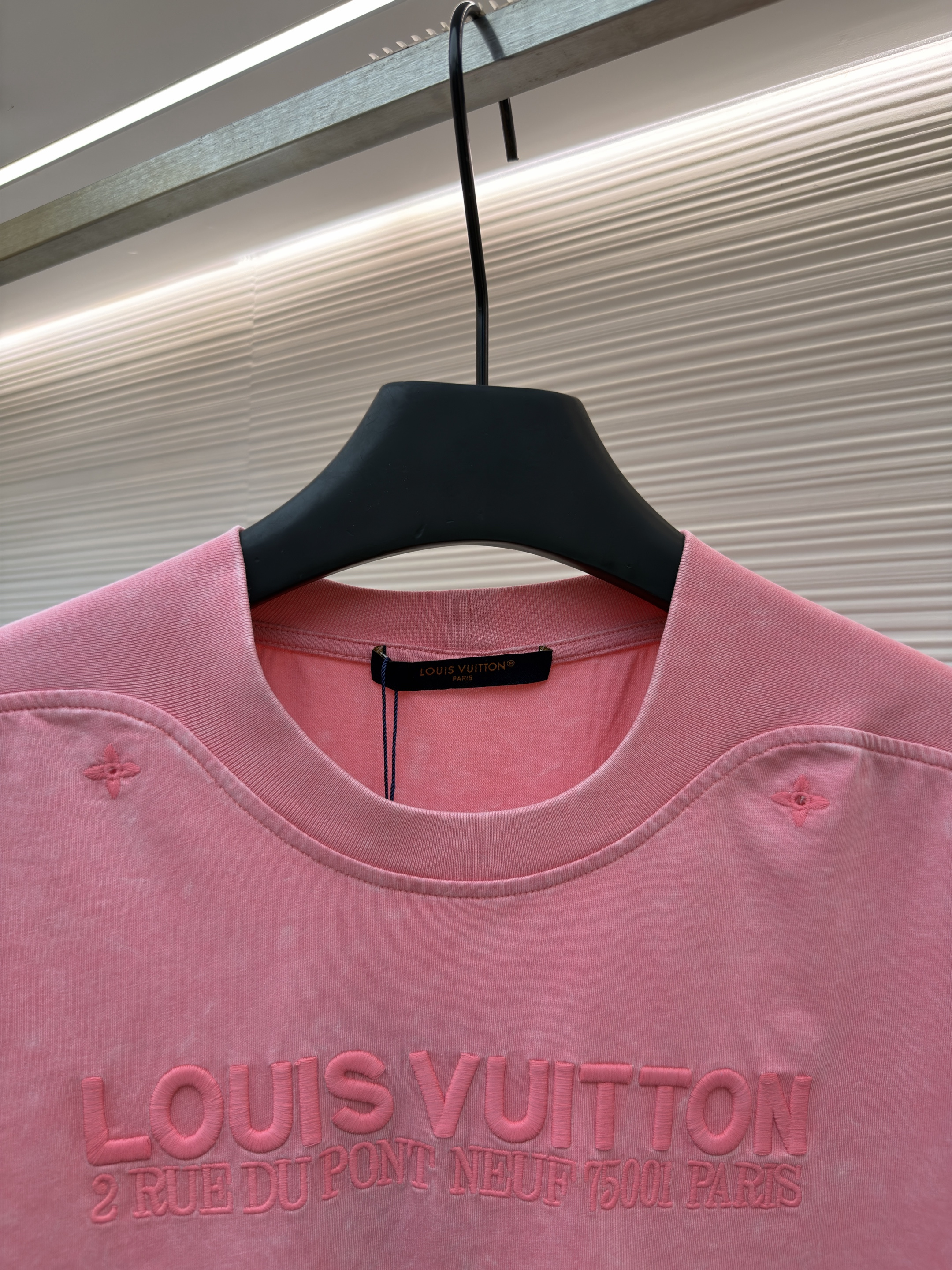 LOUIS VUITTON 路易威登 LV 水洗刺绣圆领短袖 T恤 夏季 粉色 A2