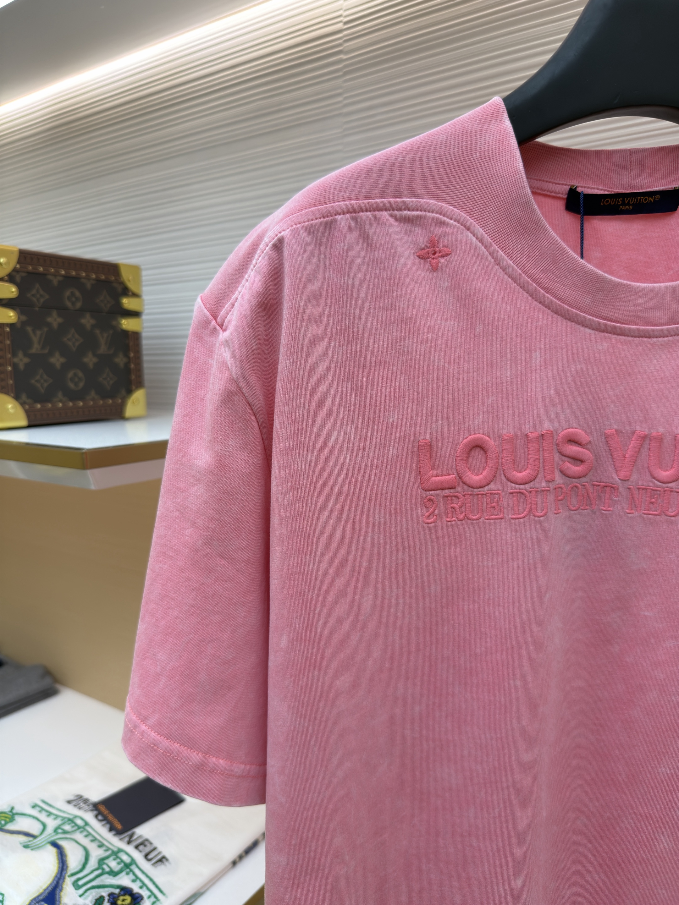 LOUIS VUITTON 路易威登 LV 水洗刺绣圆领短袖 T恤 夏季 粉色 A2
