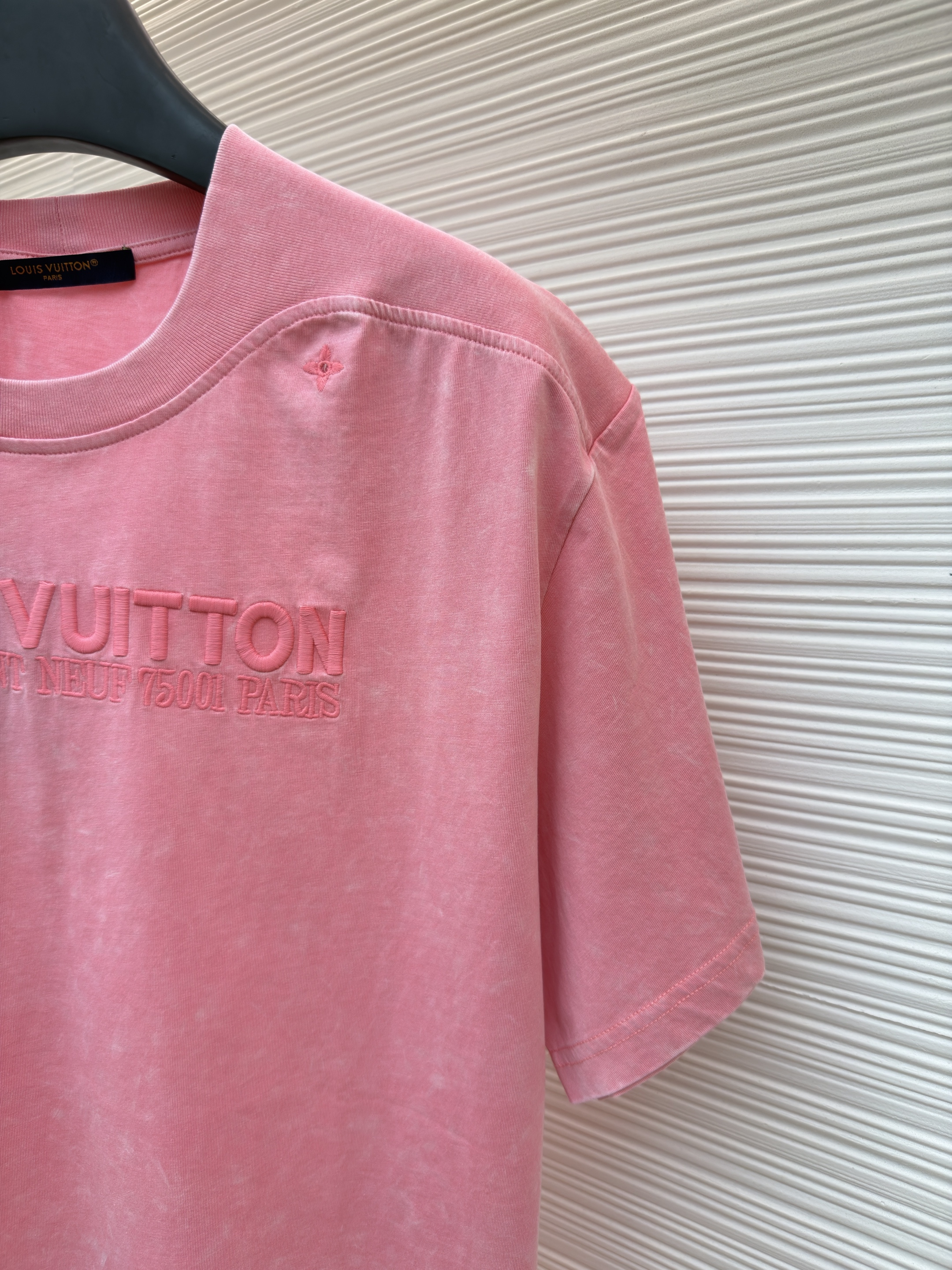 LOUIS VUITTON 路易威登 LV 水洗刺绣圆领短袖 T恤 夏季 粉色 A2