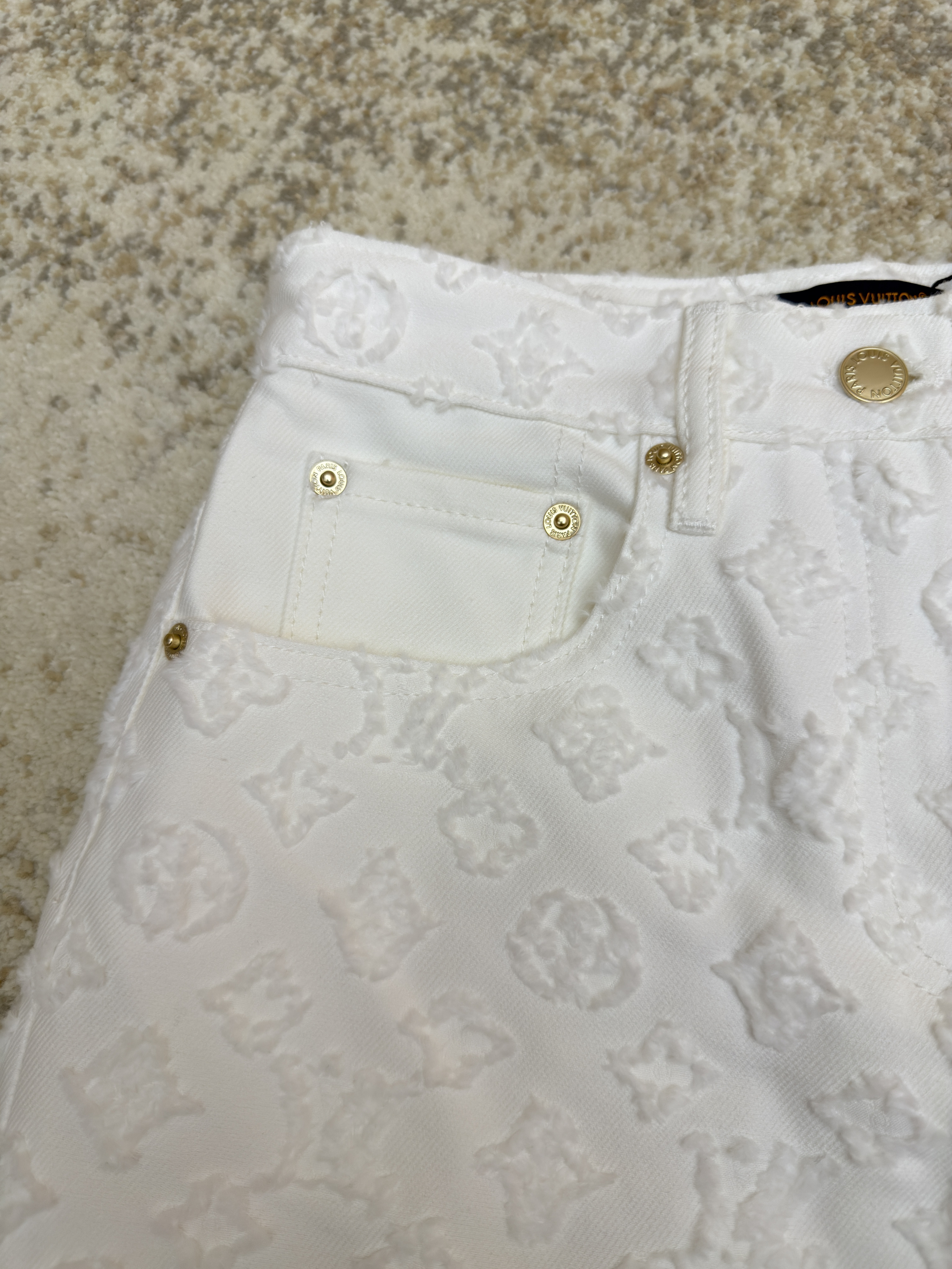 LOUIS VUITTON  路易威登 LV 老花立体浮雕提花牛仔裤 裤子 长裤 白色 B2