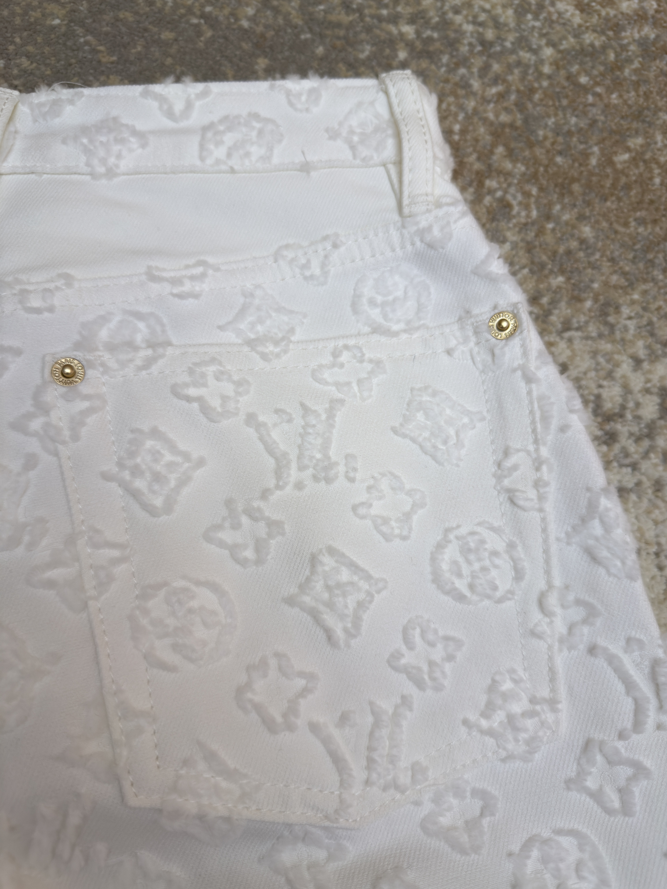 LOUIS VUITTON  路易威登 LV 老花立体浮雕提花牛仔裤 裤子 长裤 白色 B2