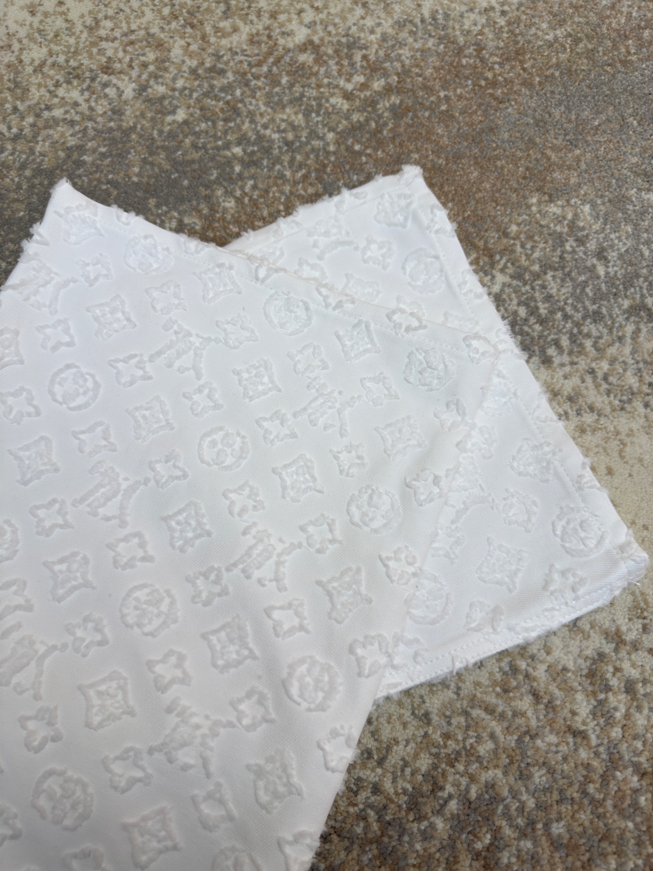 LOUIS VUITTON  路易威登 LV 老花立体浮雕提花牛仔裤 裤子 长裤 白色 B2