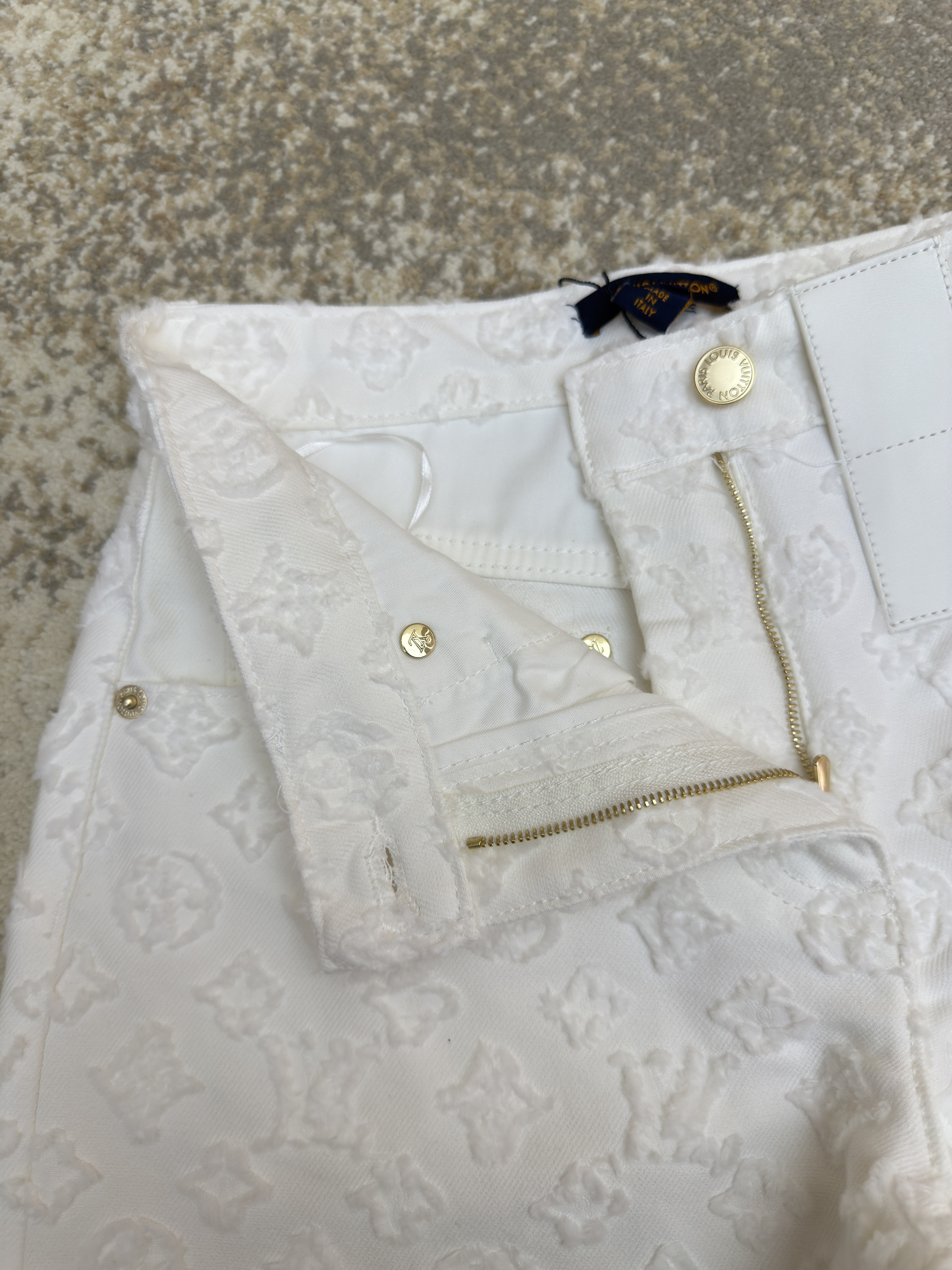 LOUIS VUITTON  路易威登 LV 老花立体浮雕提花牛仔裤 裤子 长裤 白色 B2