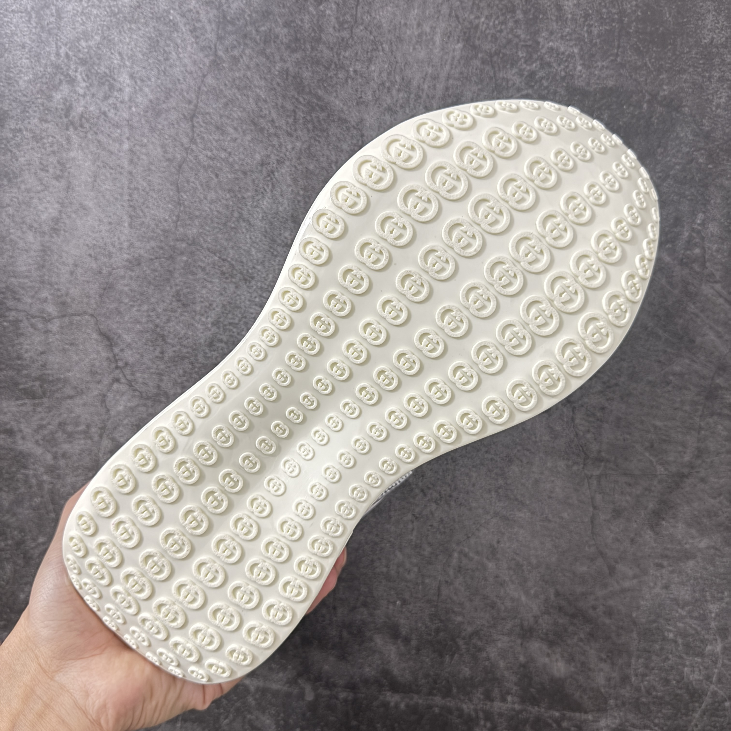 GUCCI Cub3d  古驰 生活休闲鞋 男款 女款  灰色 819709 FAEIV 8149