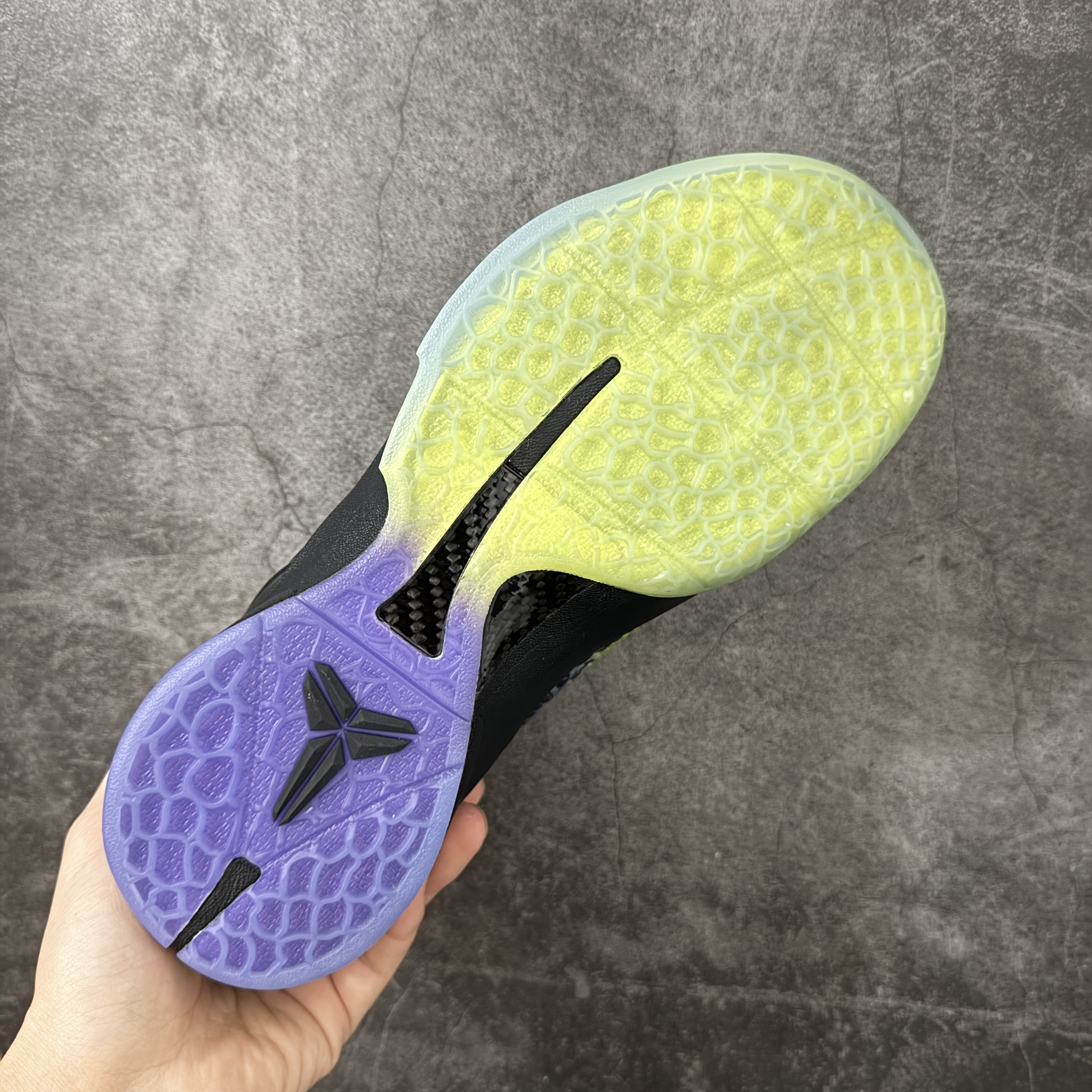 GX Kobe6  前掌Zoom Turbo 气垫 后掌EVA缓震 低筒 球鞋 籃球鞋 實戰鞋 真碳板 男鞋 波鞋  圣诞节煤块 IO6261-001