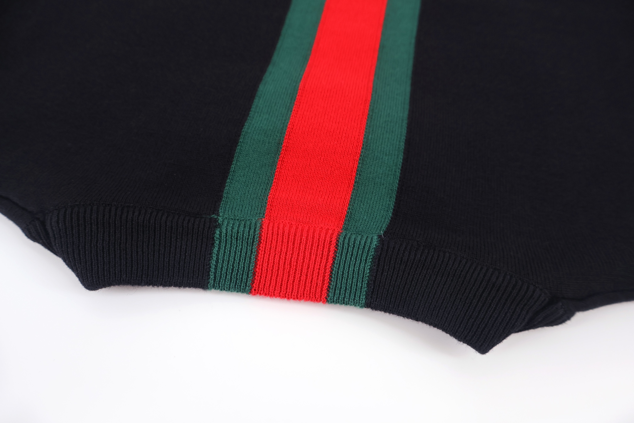 GUCCI 古驰 竖条纹提花圆领毛衣 针织衫 外套 秋冬 长袖 黑色  白色 B0