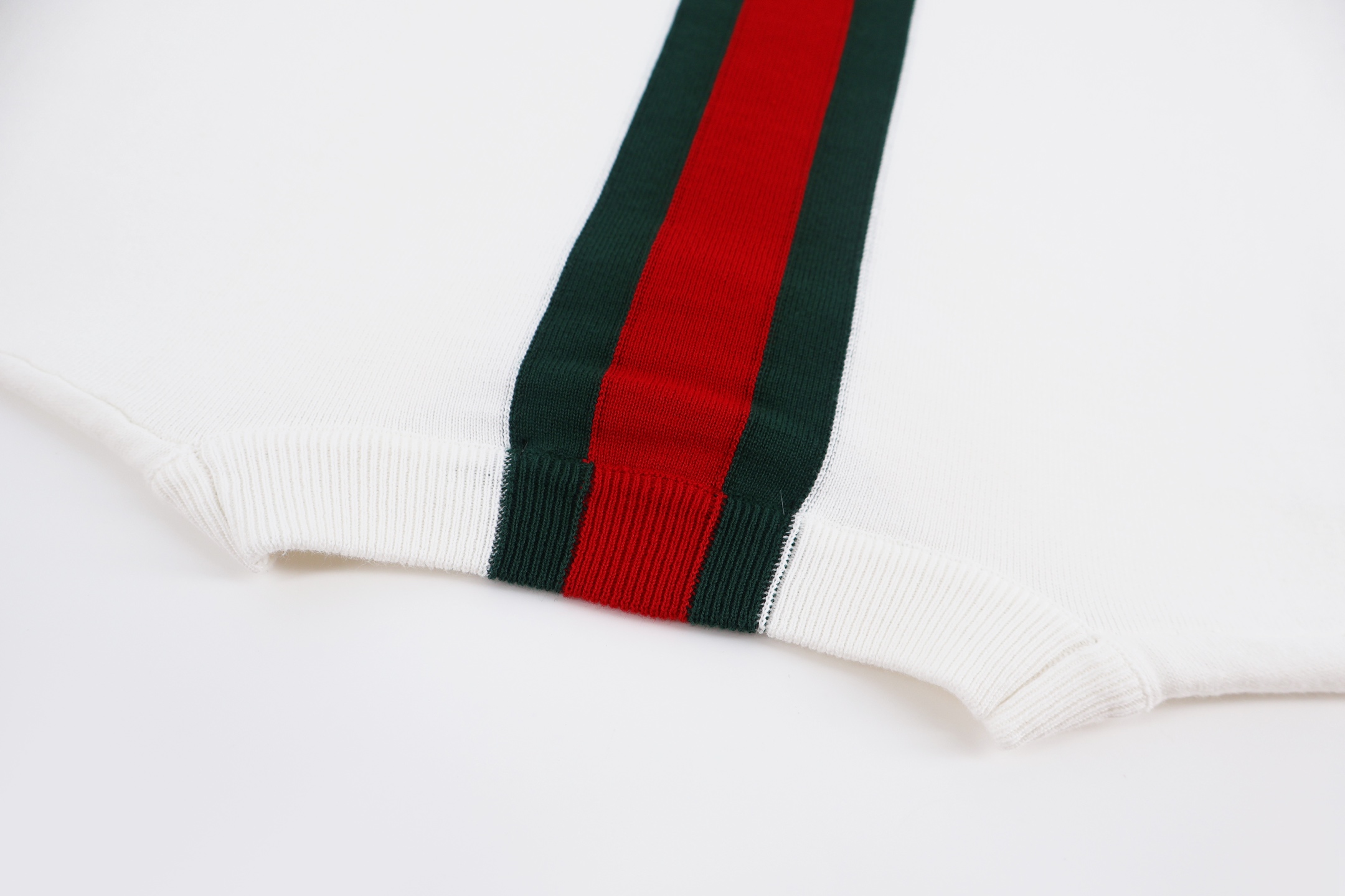 GUCCI 古驰 竖条纹提花圆领毛衣 针织衫 外套 秋冬 长袖 黑色  白色 B0