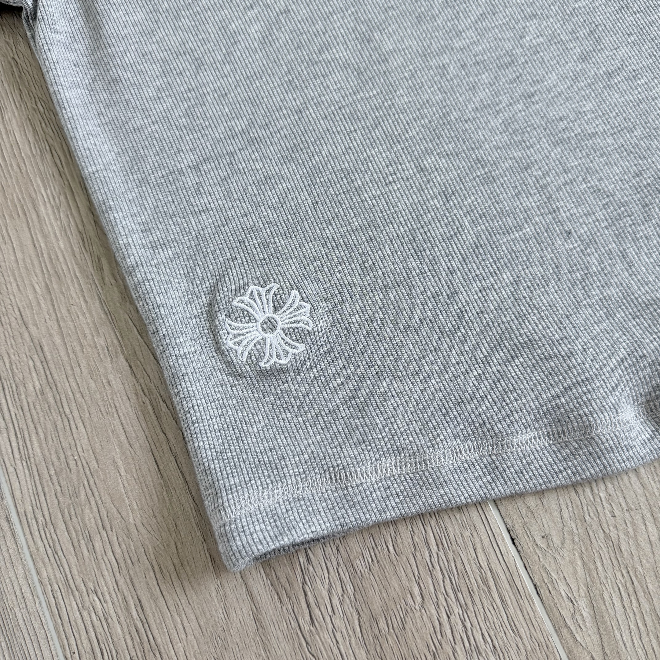 Chrome Hearts CH 克罗心 小高领哥特字体刺绣短款T恤 短袖 女款 灰色 红色 黑色