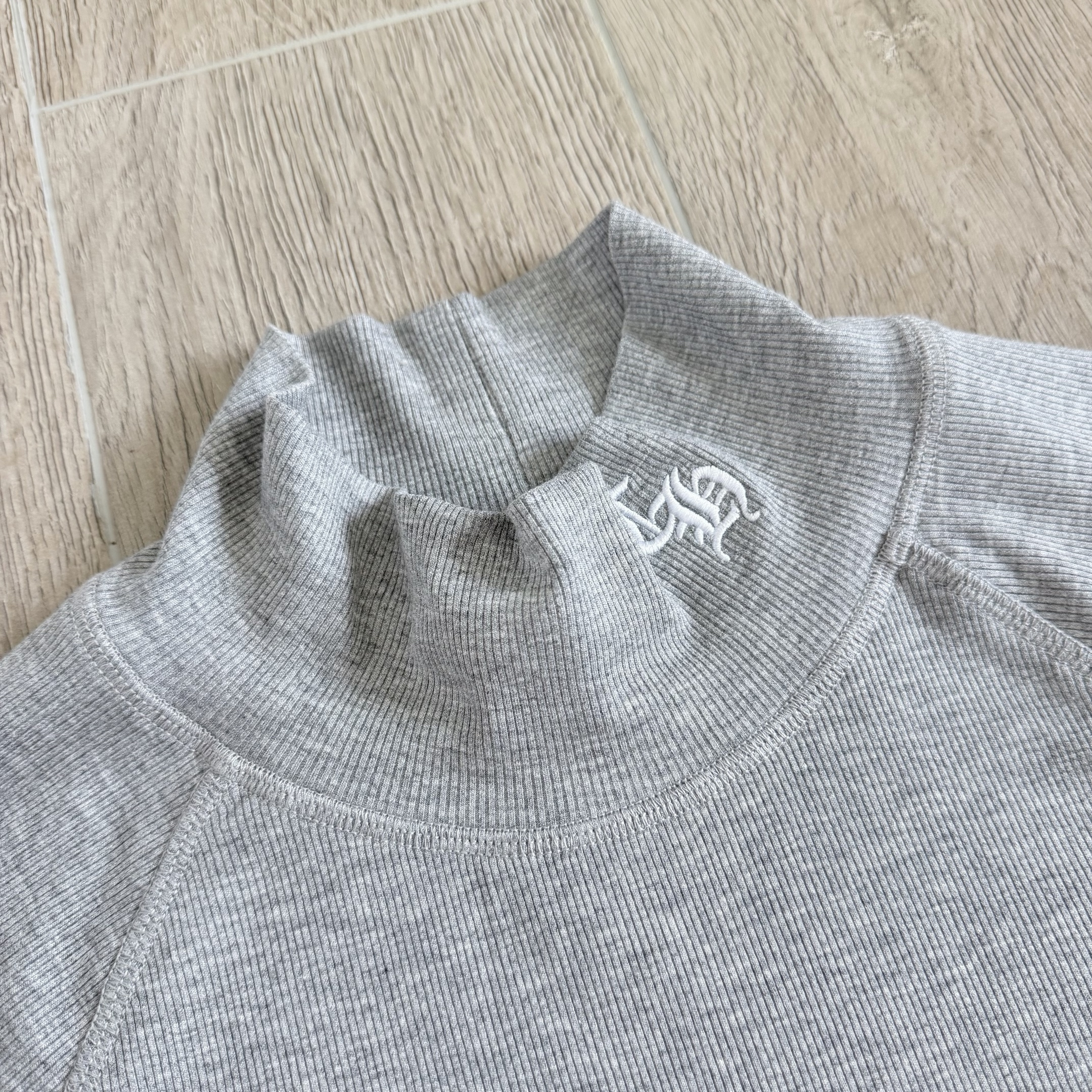 Chrome Hearts CH 克罗心 小高领哥特字体刺绣短款T恤 短袖 女款 灰色 红色 黑色