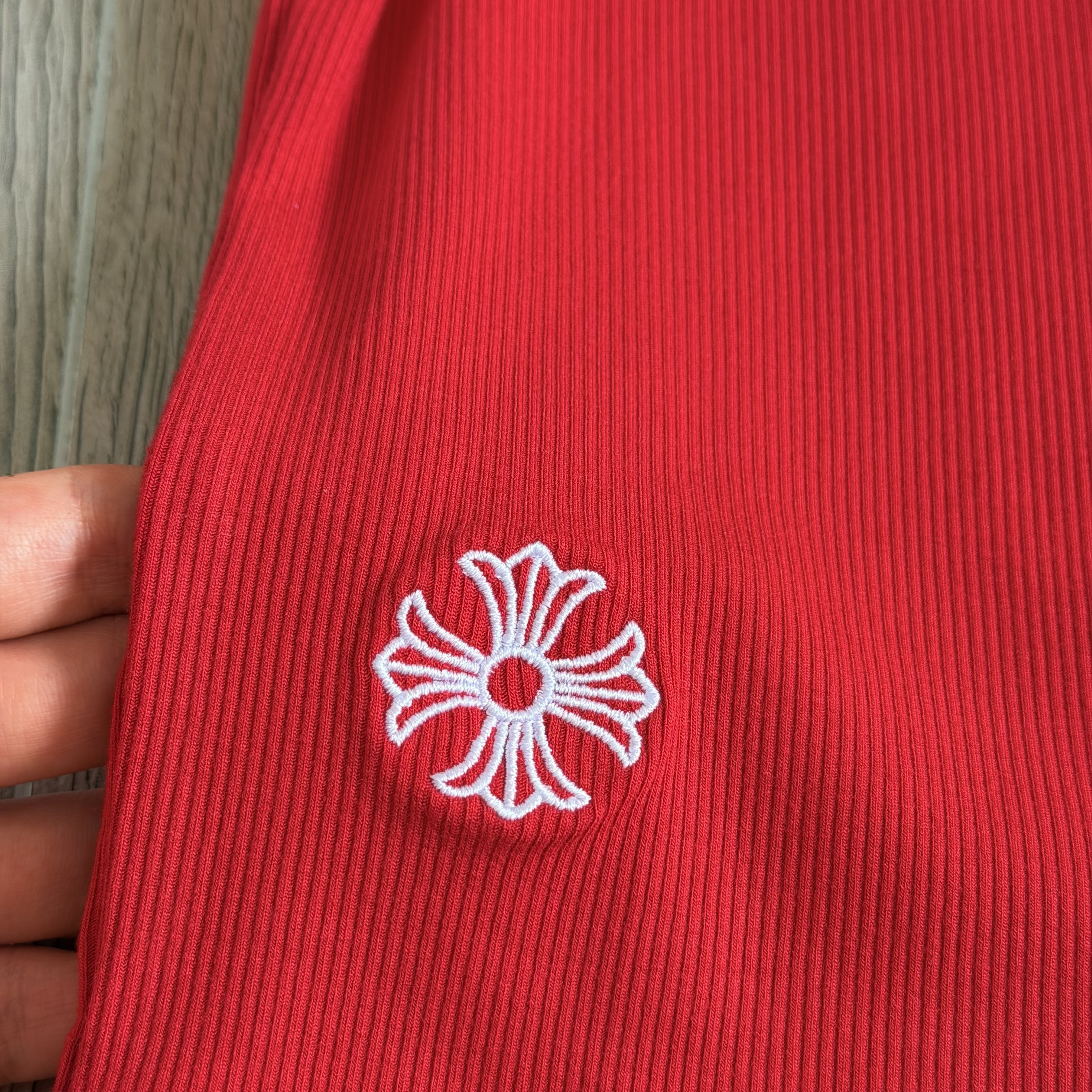 Chrome Hearts CH 克罗心 小高领哥特字体刺绣短款T恤 短袖 女款 灰色 红色 黑色
