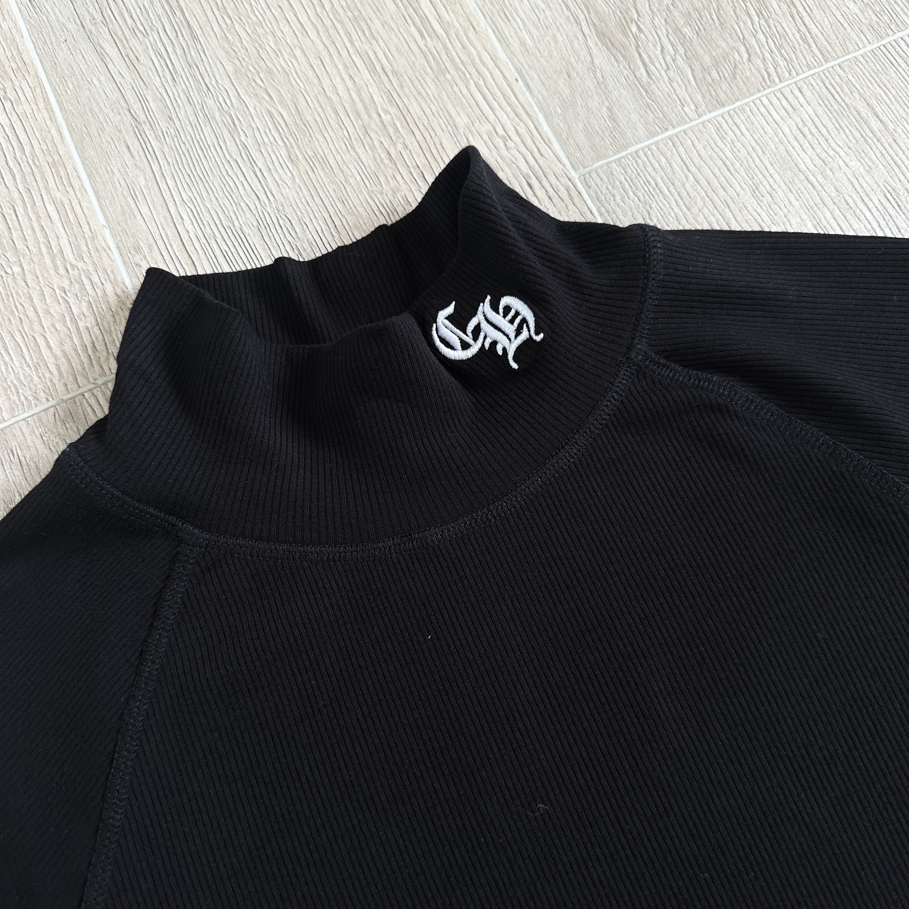 Chrome Hearts CH 克罗心 小高领哥特字体刺绣短款T恤 短袖 女款 灰色 红色 黑色