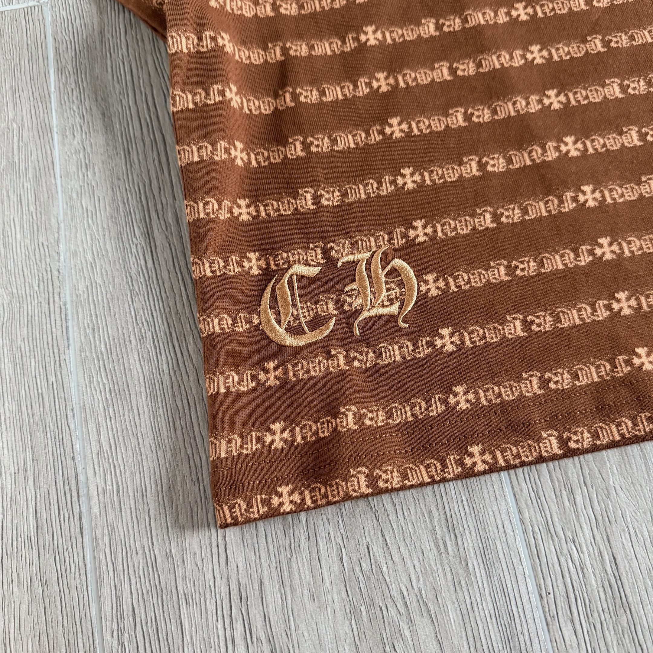 Chrome Hearts CH 克罗心 色织满印刺绣蔓藤圆领短袖 T恤 短款 女款 棕色